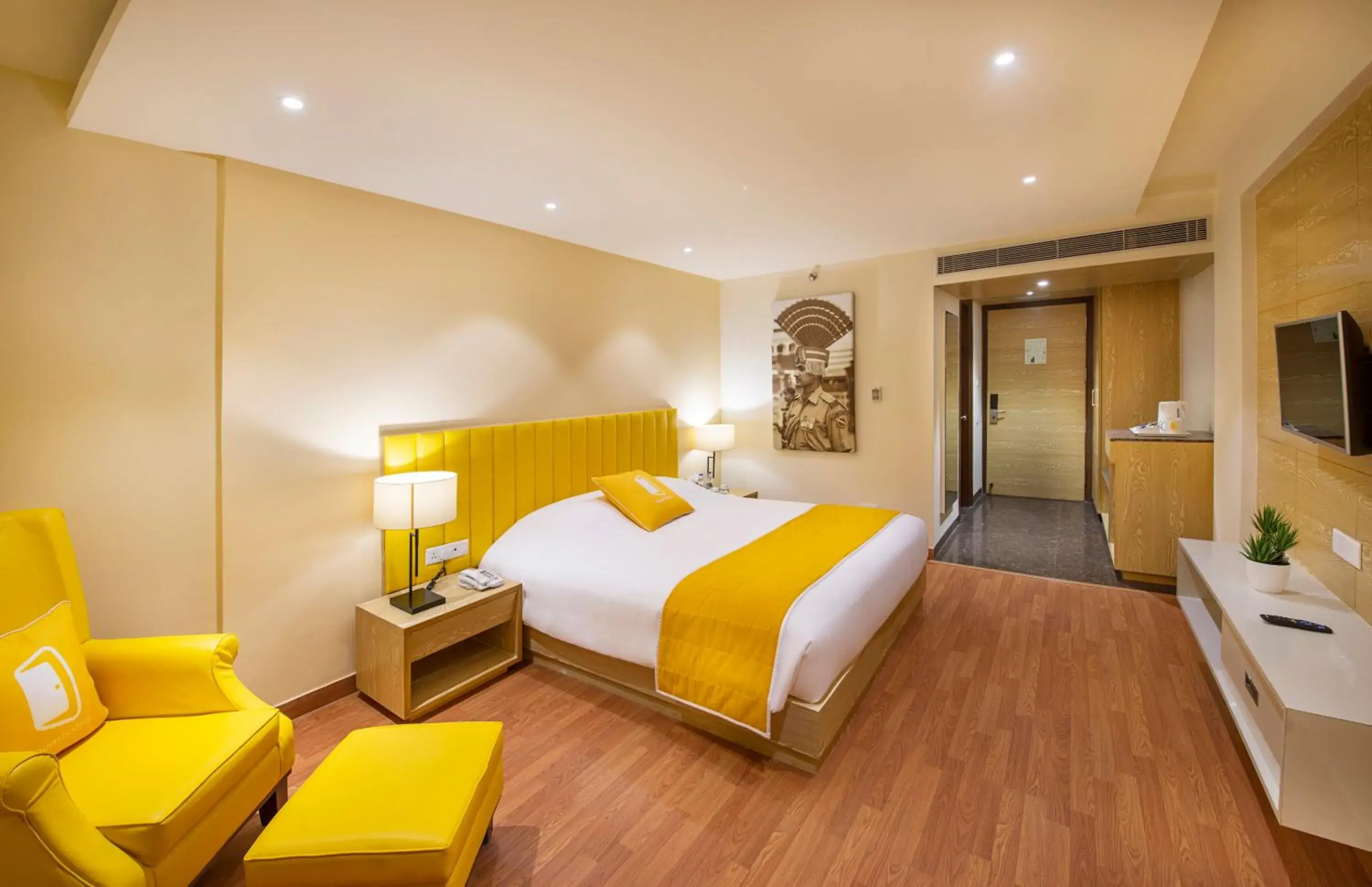 Deluxe King Room - single occupancy in Bloom Boutique l Ranjit Avenue Deluxe King Room - single occupancy in Bloom Boutique l Ranjit Avenue
