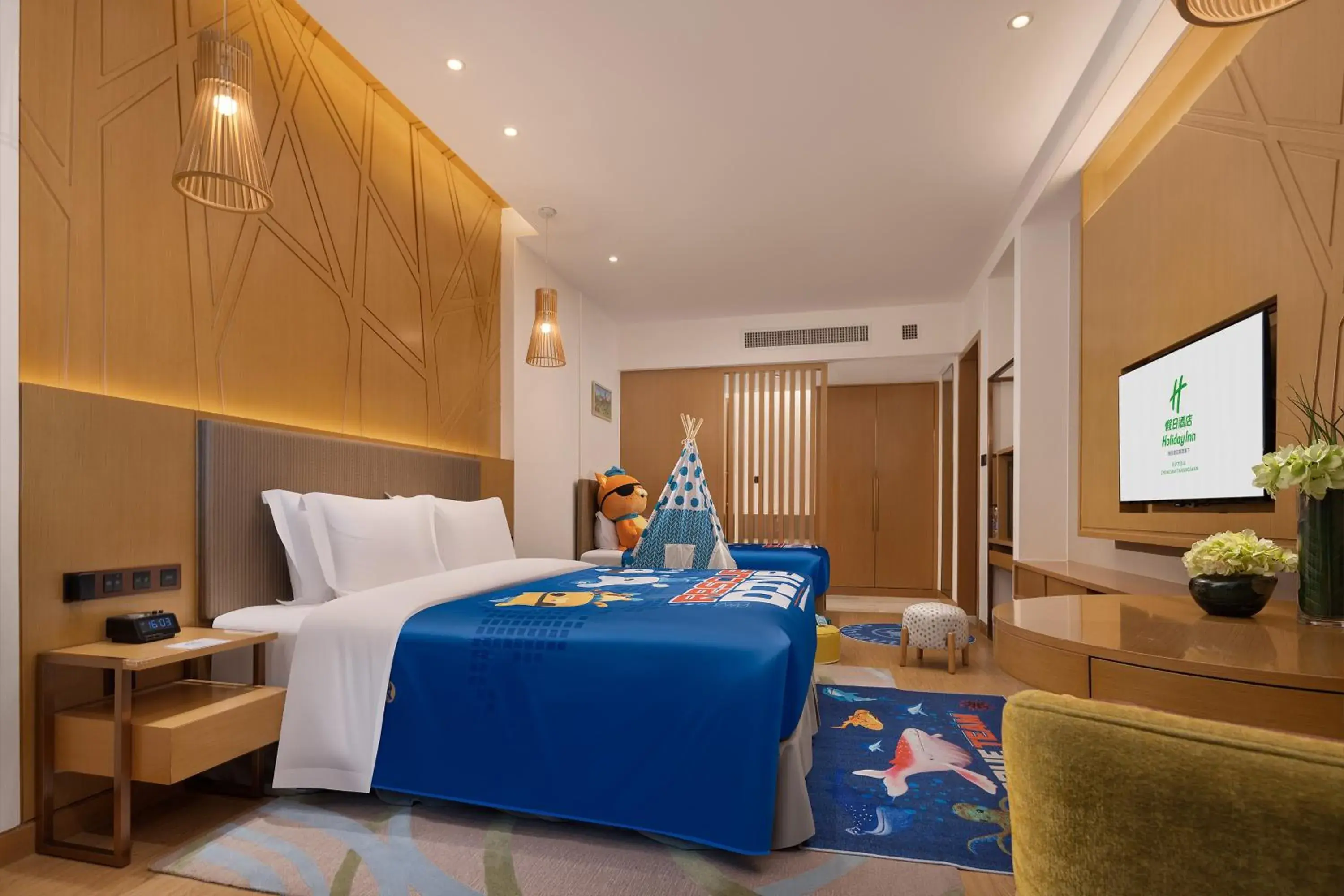 Premium Room with King and Double Beds - Mountain View in Holiday Inn Changsha Dawangshan by IHG Premium Room with King and Double Beds - Mountain View in Holiday Inn Changsha Dawangshan by IHG