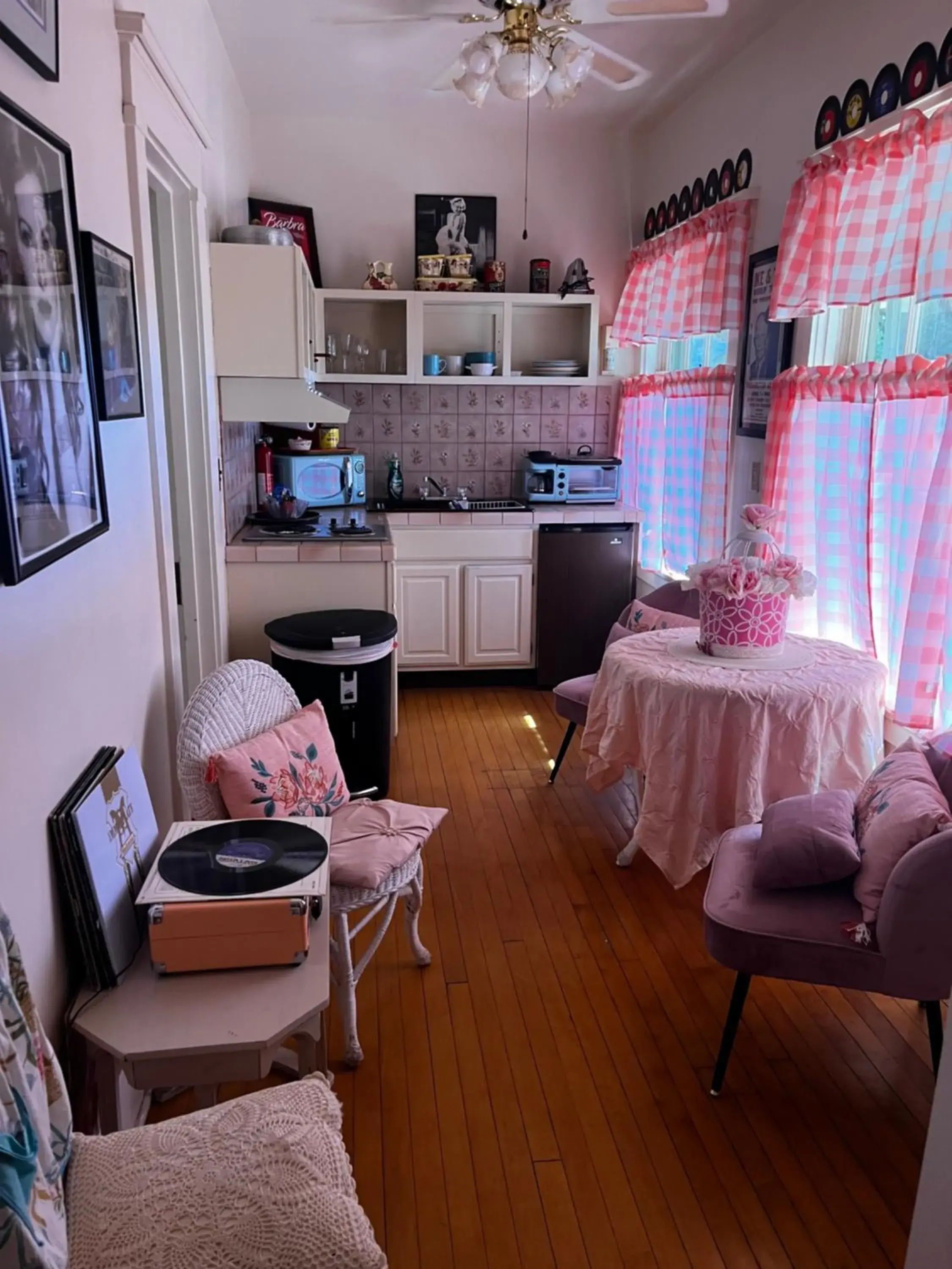 Deluxe Double Room with Bath in Greenway Manor Deluxe Double Room with Bath in Greenway Manor