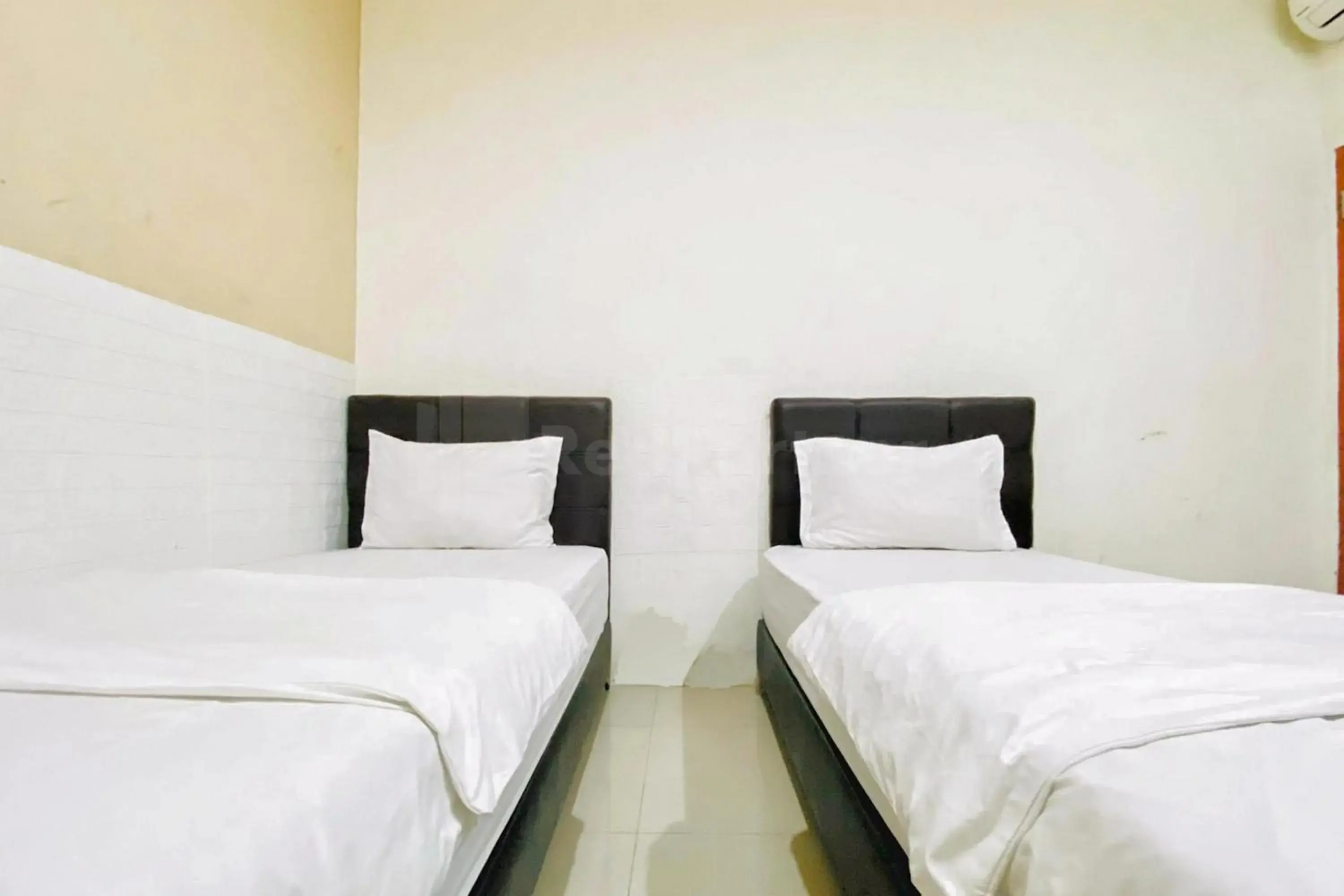 Standard Twin Room in Palem Mas Garden RedPartner Standard Twin Room in Palem Mas Garden RedPartner