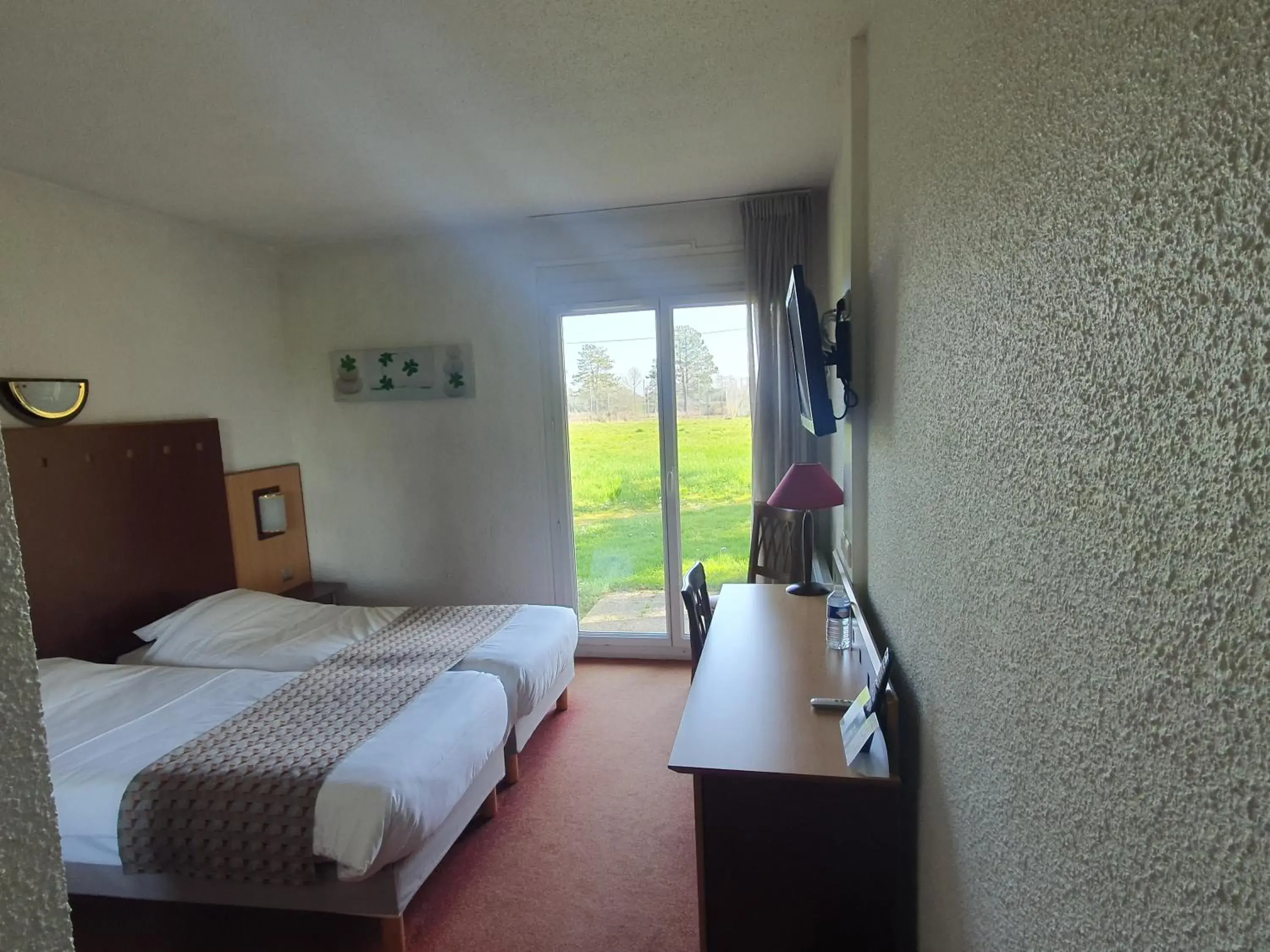 Superior Room - Disability Access in Logis De La Loire - Restaurant Les Bateliers Superior Room - Disability Access in Logis De La Loire - Restaurant Les Bateliers