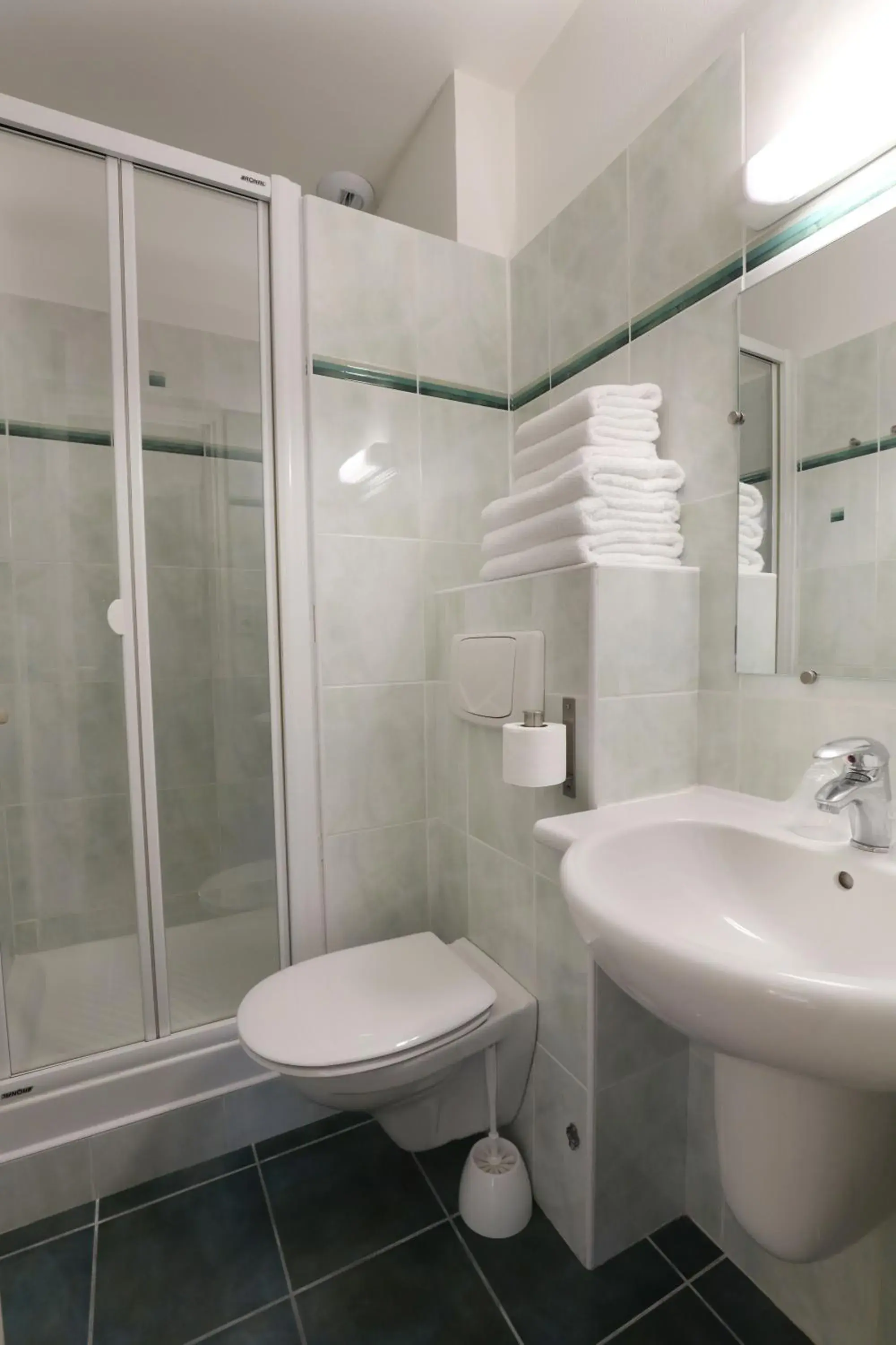 Business Double or Twin Room in Hôtel la Capelle Millau Business Double or Twin Room in Hôtel la Capelle Millau