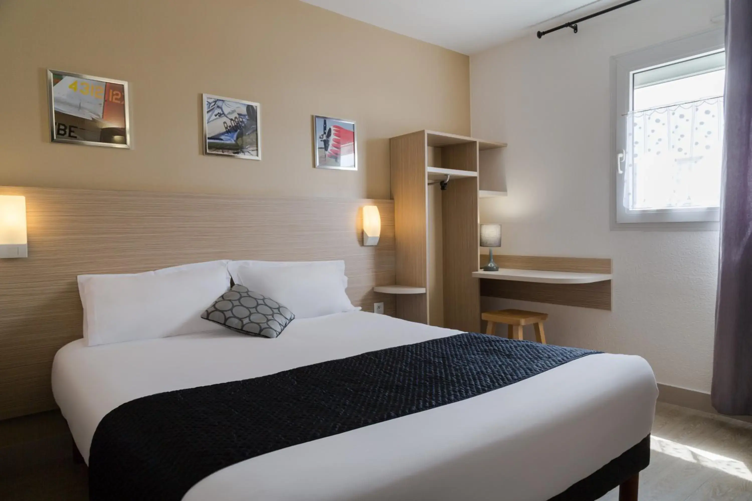 Comfort Double Room in The Originals City, Hôtel Hélios, Roanne Nord Comfort Double Room in The Originals City, Hôtel Hélios, Roanne Nord