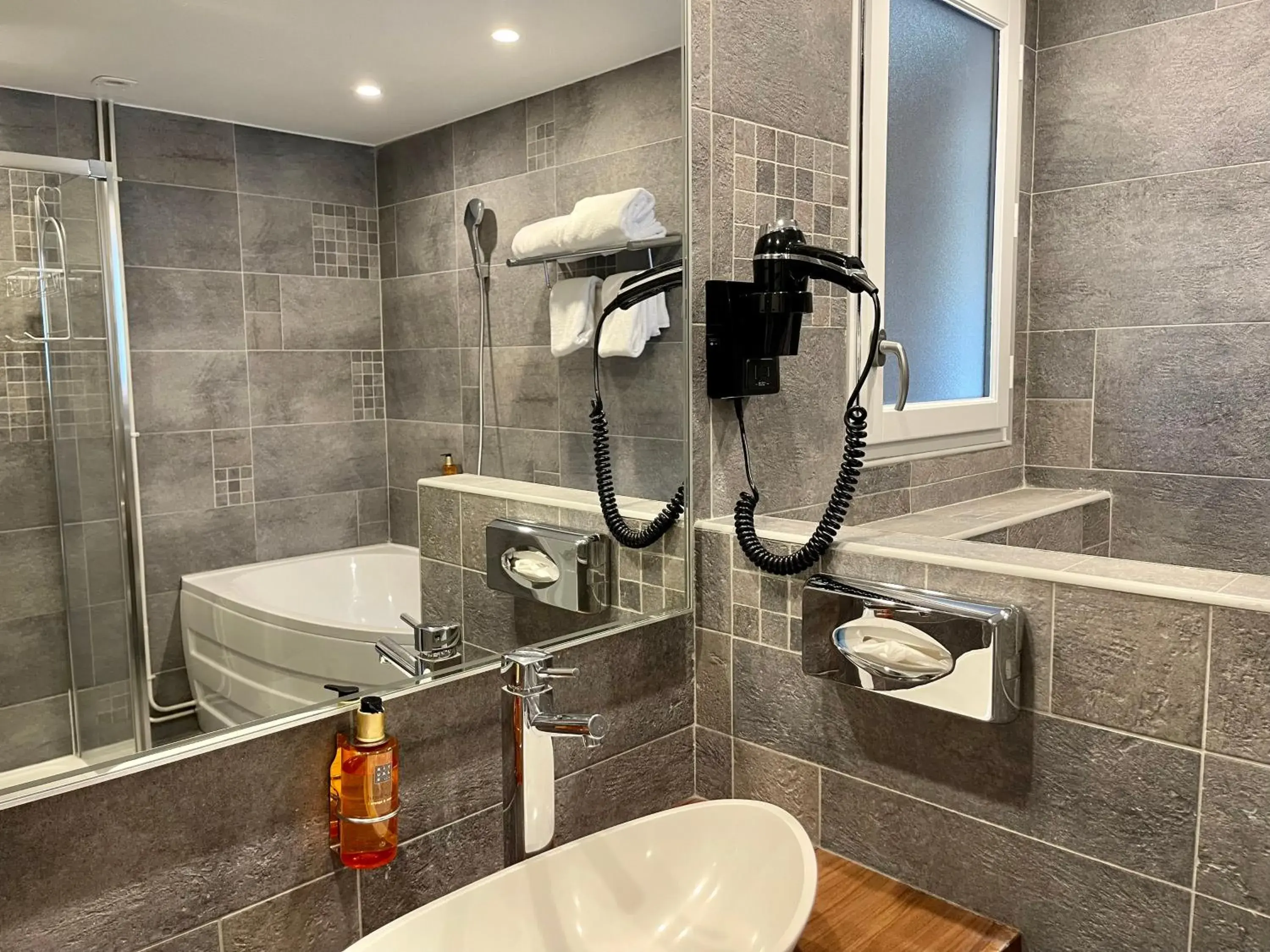 Deluxe Room with One King Bed and One Single Bed - Non-Smoking in Best Western Hôtel De France Deluxe Room with One King Bed and One Single Bed - Non-Smoking in Best Western Hôtel De France