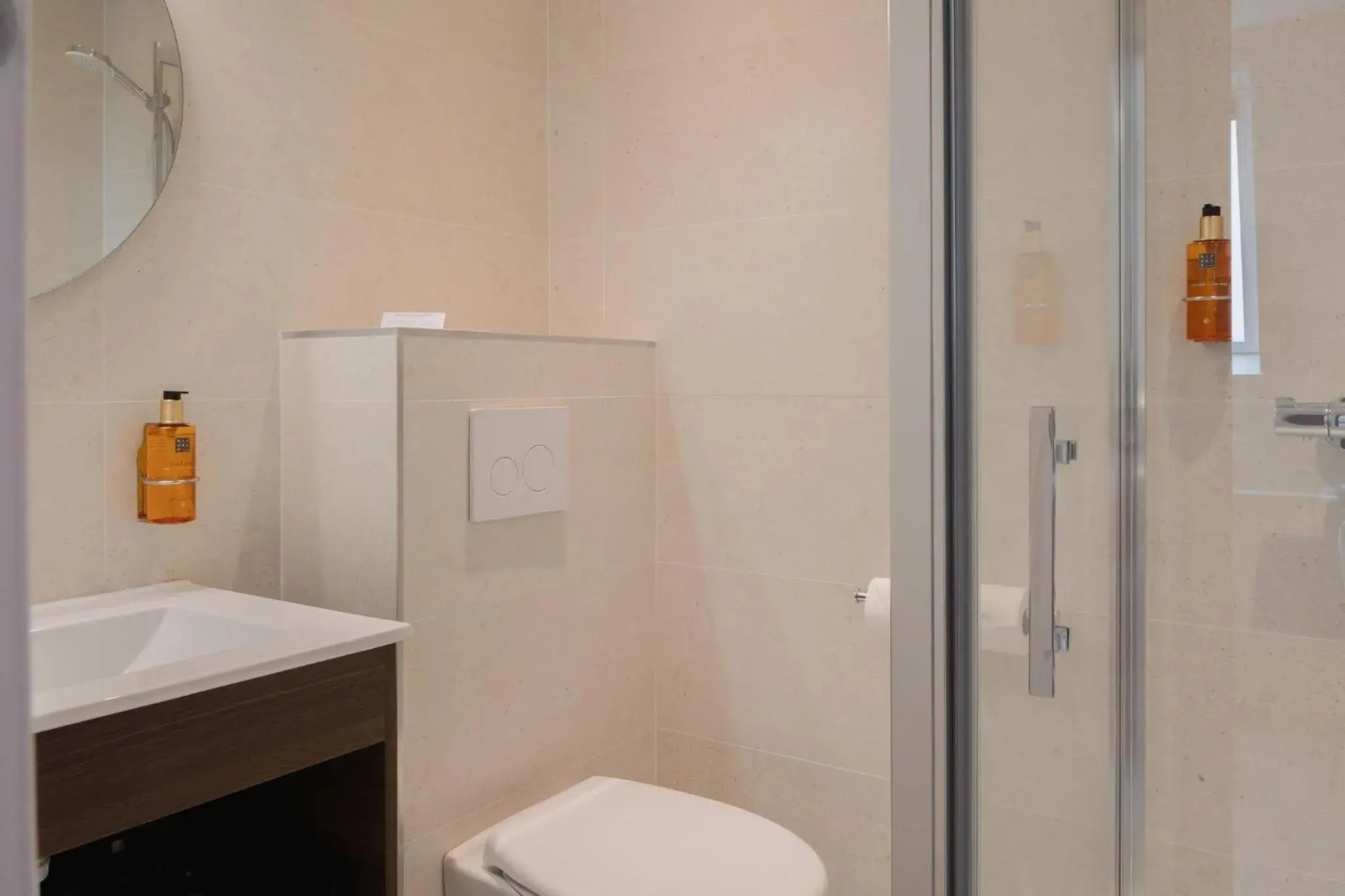 Standard Twin Room in Best Western Hôtel De France Standard Twin Room in Best Western Hôtel De France