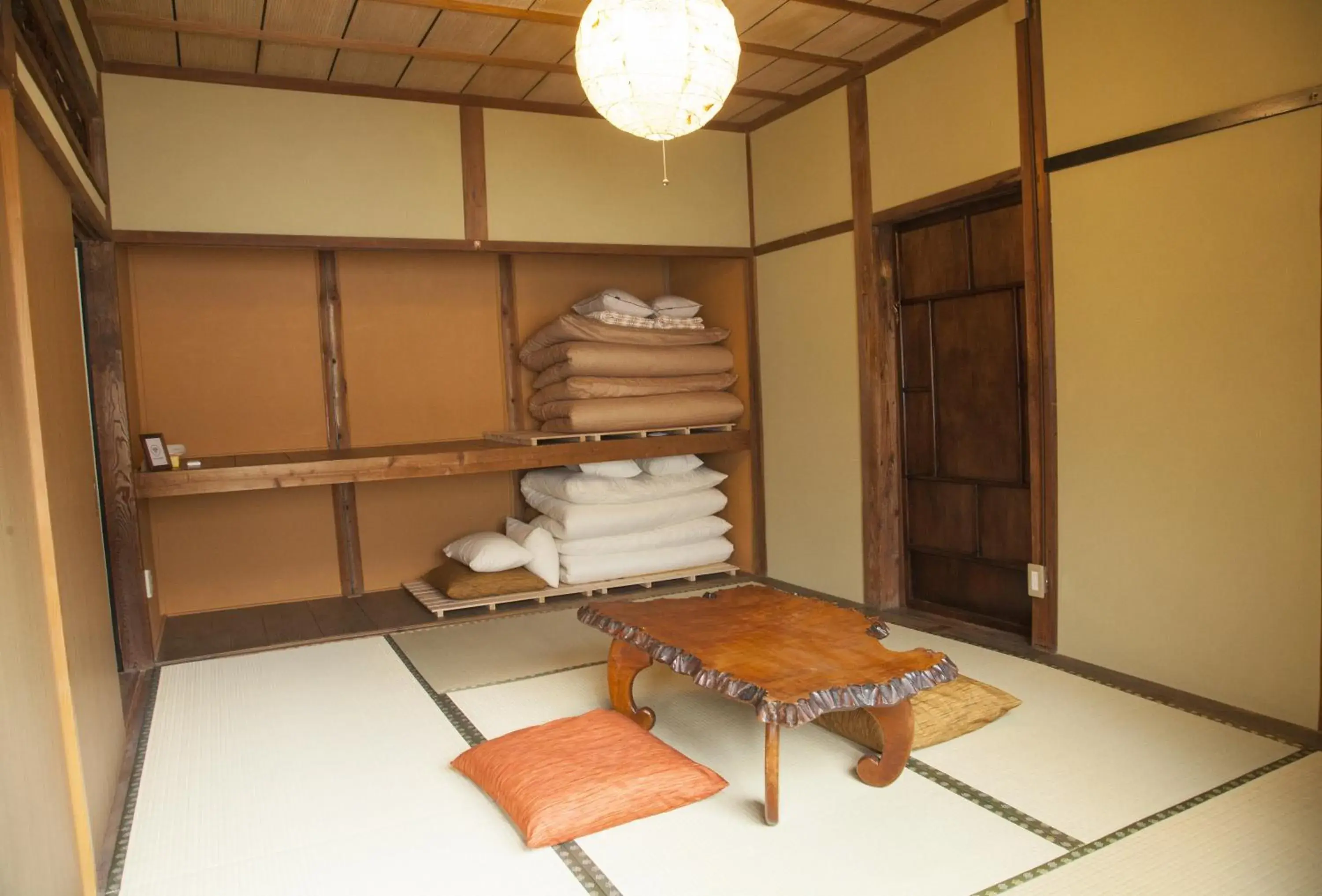 Triple Room with Shared Bathroom - single occupancy in Guest House tokonoma Triple Room with Shared Bathroom - single occupancy in Guest House tokonoma
