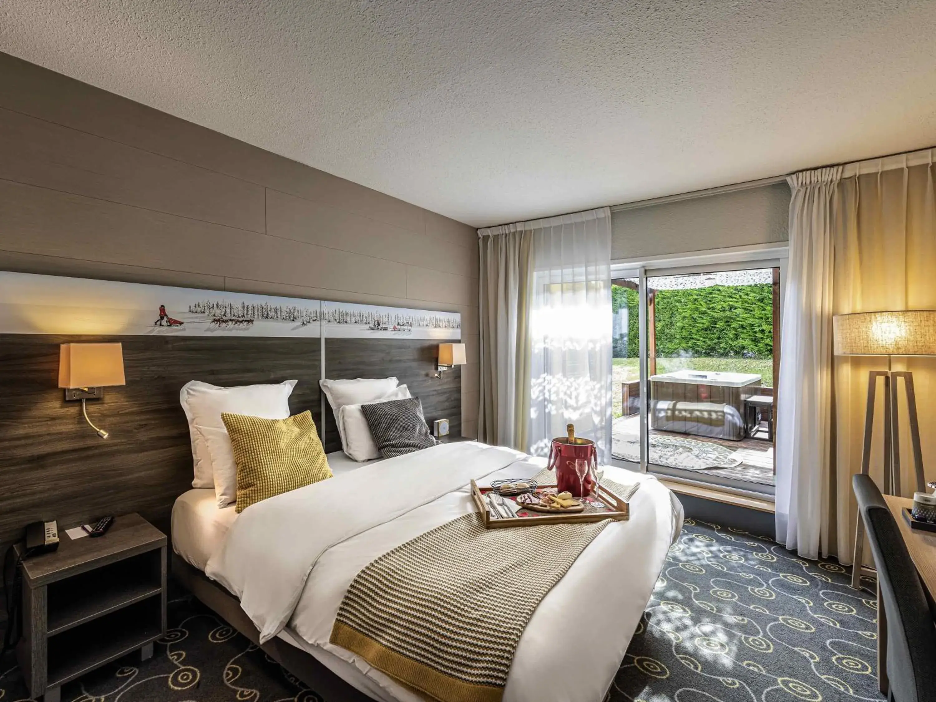 Executive Room with Private Terrace and Garden View in Mercure Annecy Sud Executive Room with Private Terrace and Garden View in Mercure Annecy Sud