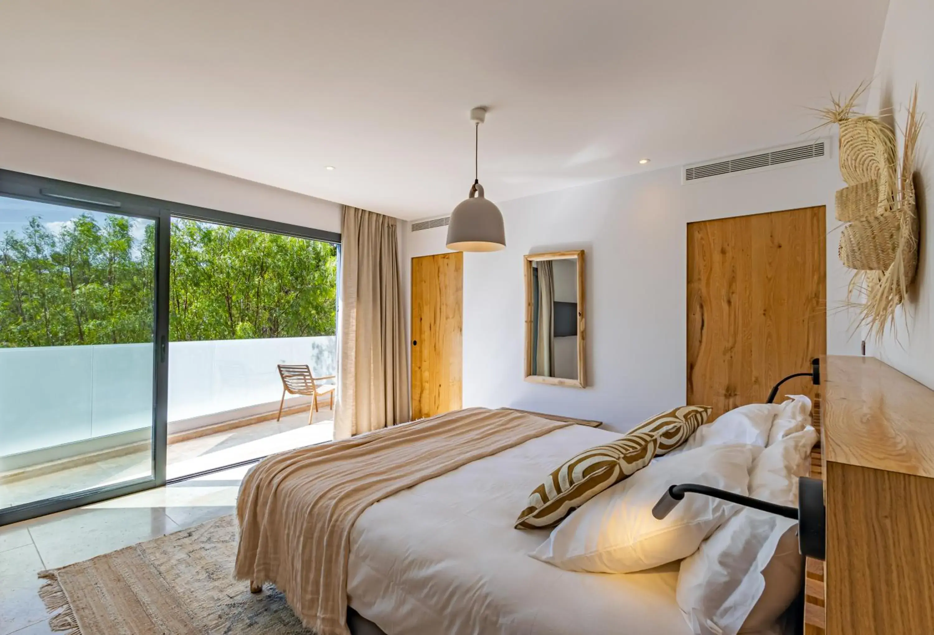 King Room with Sea View in Le Refuge - Gigaro Lodges King Room with Sea View in Le Refuge - Gigaro Lodges