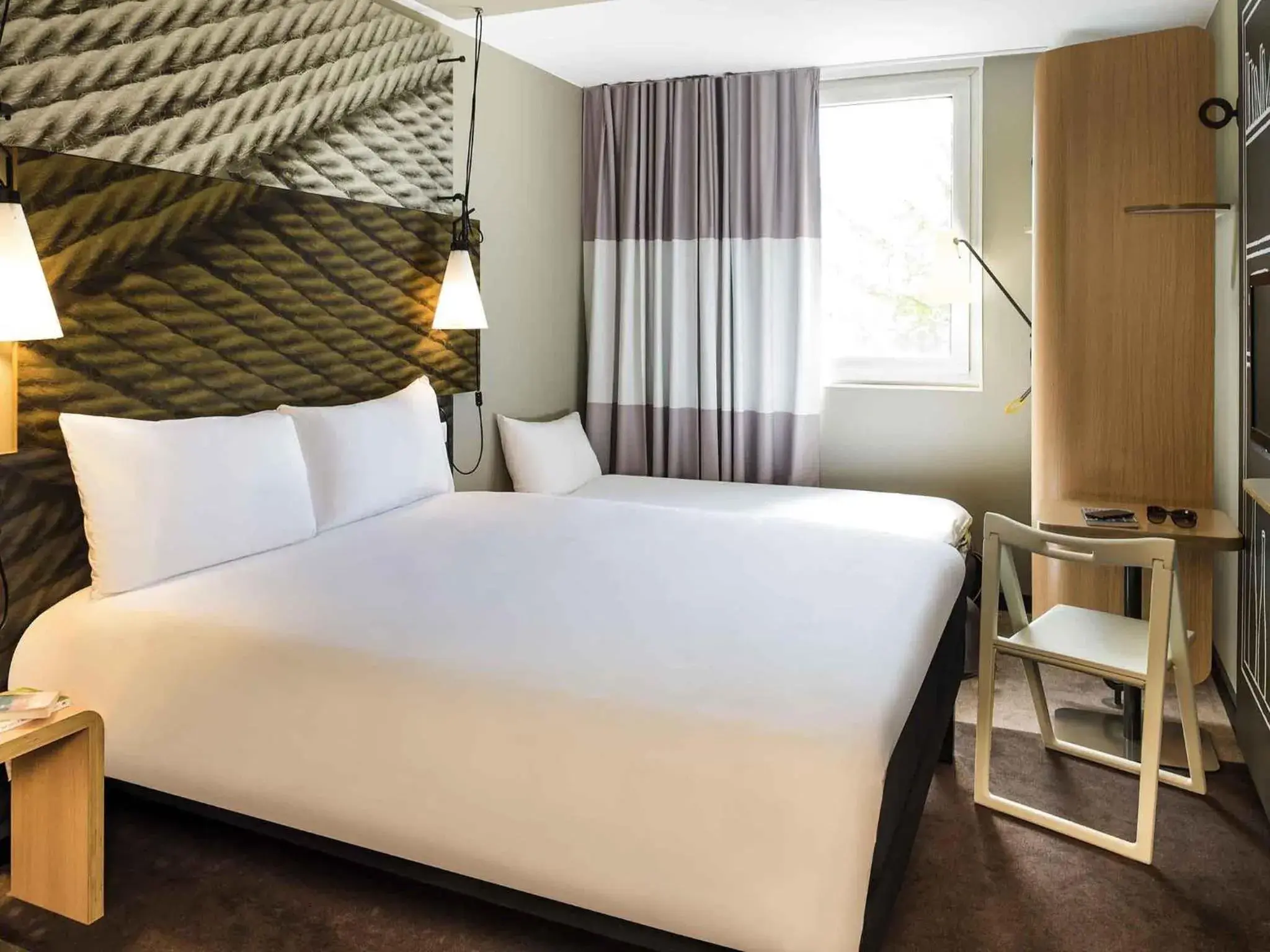 Standard Room with One Double Bed and One Single Bed in ibis Paris Saint-Denis Stade Sud Standard Room with One Double Bed and One Single Bed in ibis Paris Saint-Denis Stade Sud