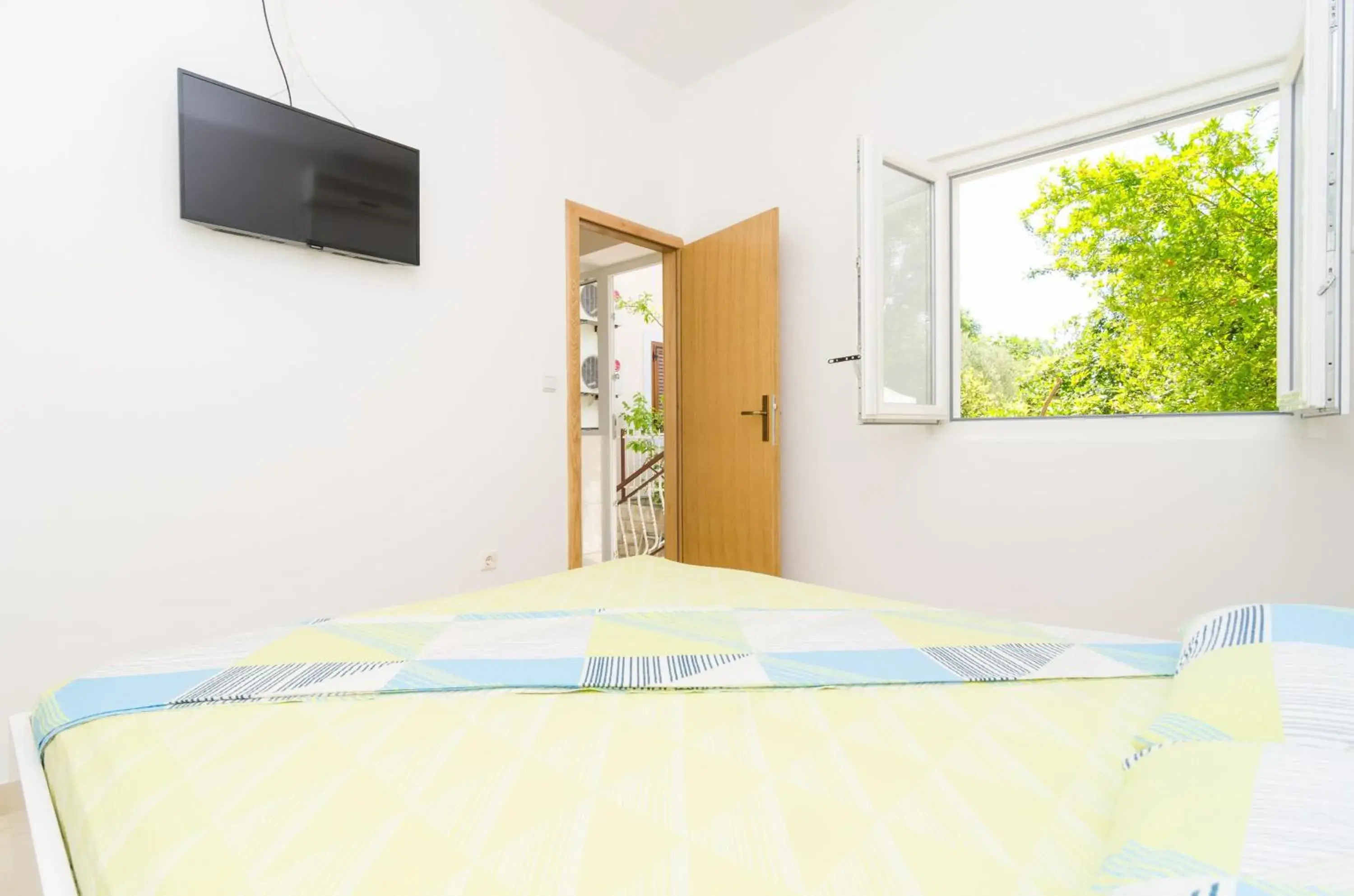 Standard Studio Apartment with Balcony and Garden View in Rooms & Apartments Barišić Standard Studio Apartment with Balcony and Garden View in Rooms & Apartments Barišić