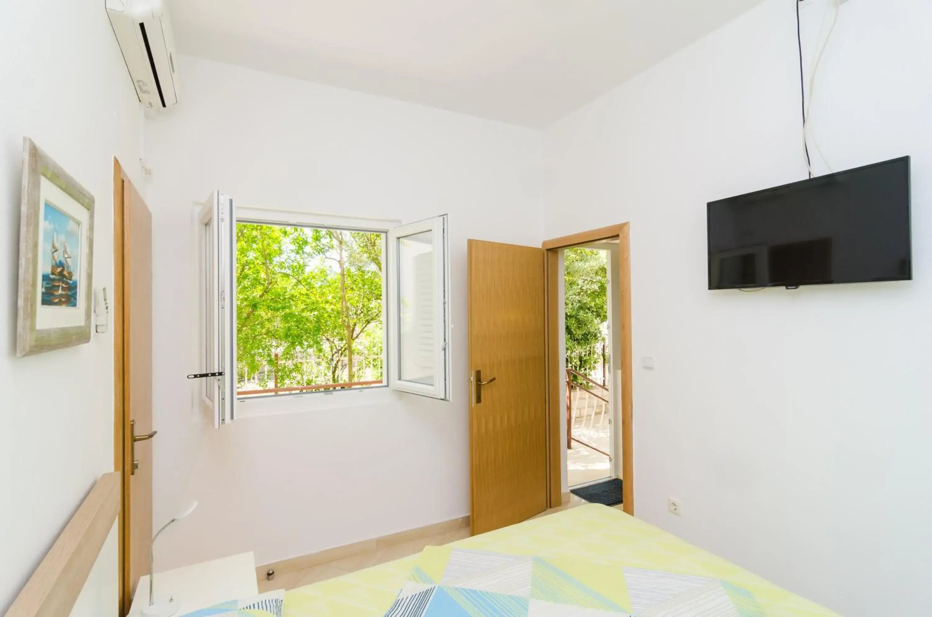 Superior Studio Apartment with Balcony and Garden View in Rooms & Apartments Barišić Superior Studio Apartment with Balcony and Garden View in Rooms & Apartments Barišić