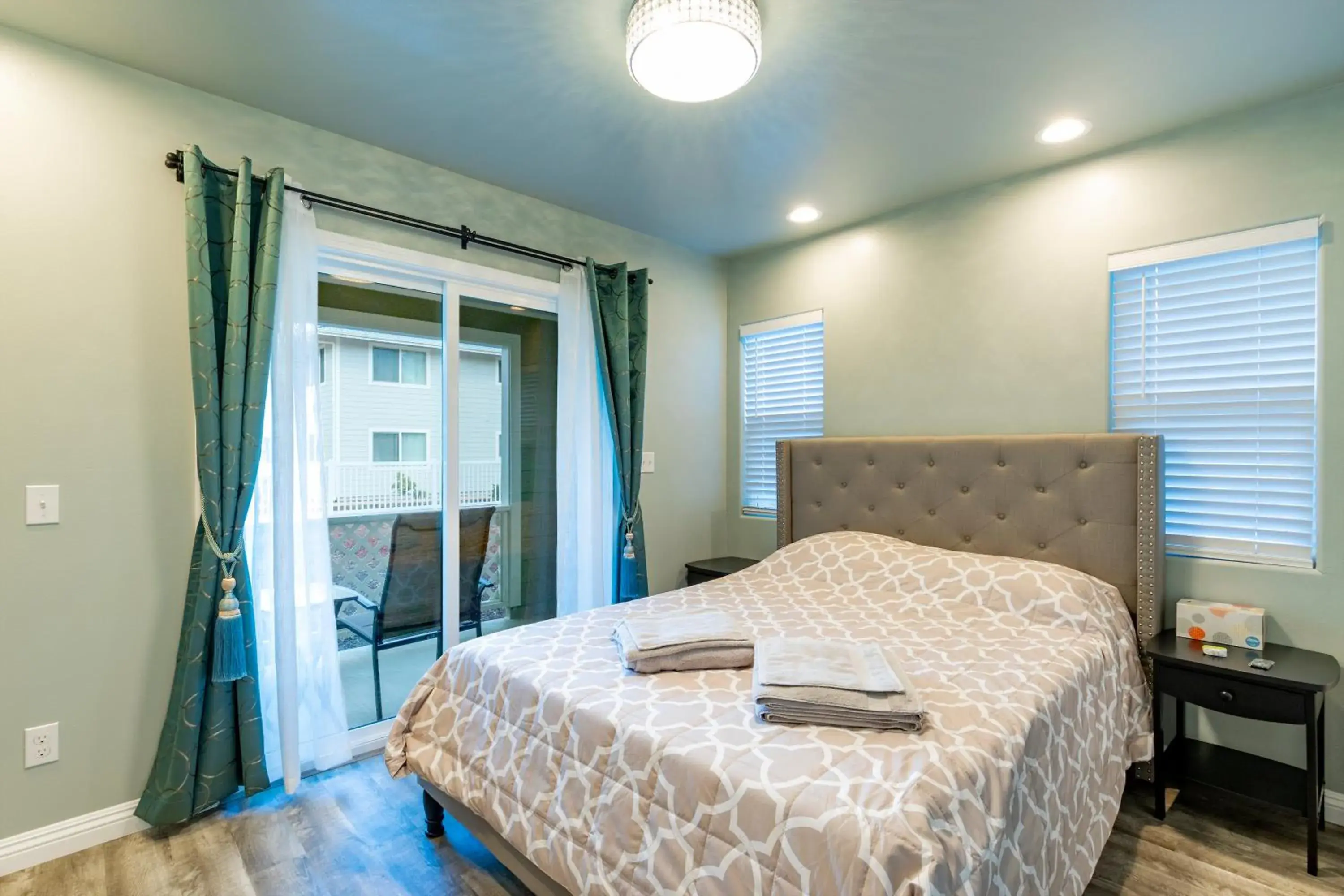 Deluxe Double Room with Balcony in Ocean Breeze Inn Deluxe Double Room with Balcony in Ocean Breeze Inn