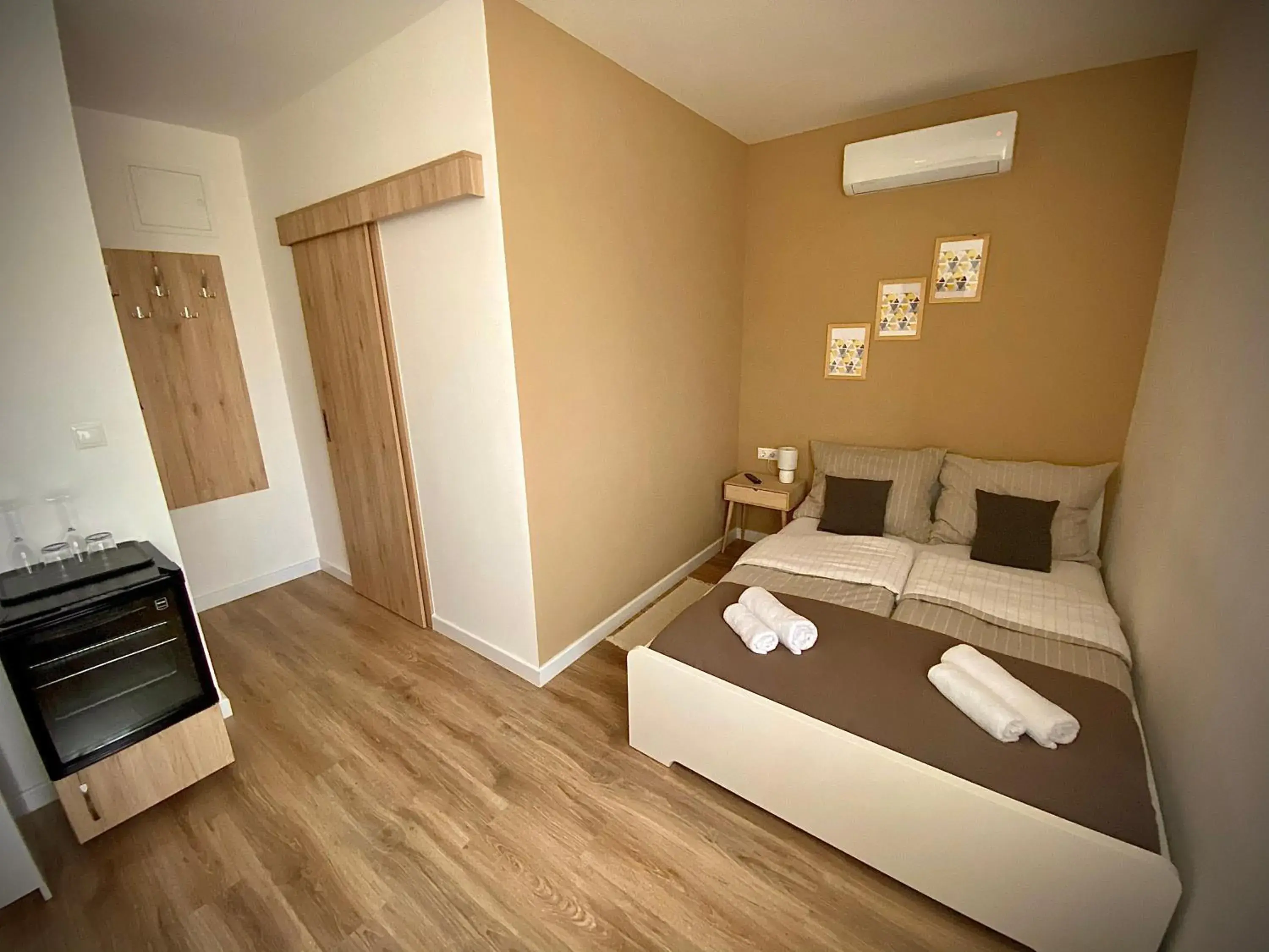 Deluxe Double Room in Airport Almáskert Panzió Deluxe Double Room in Airport Almáskert Panzió