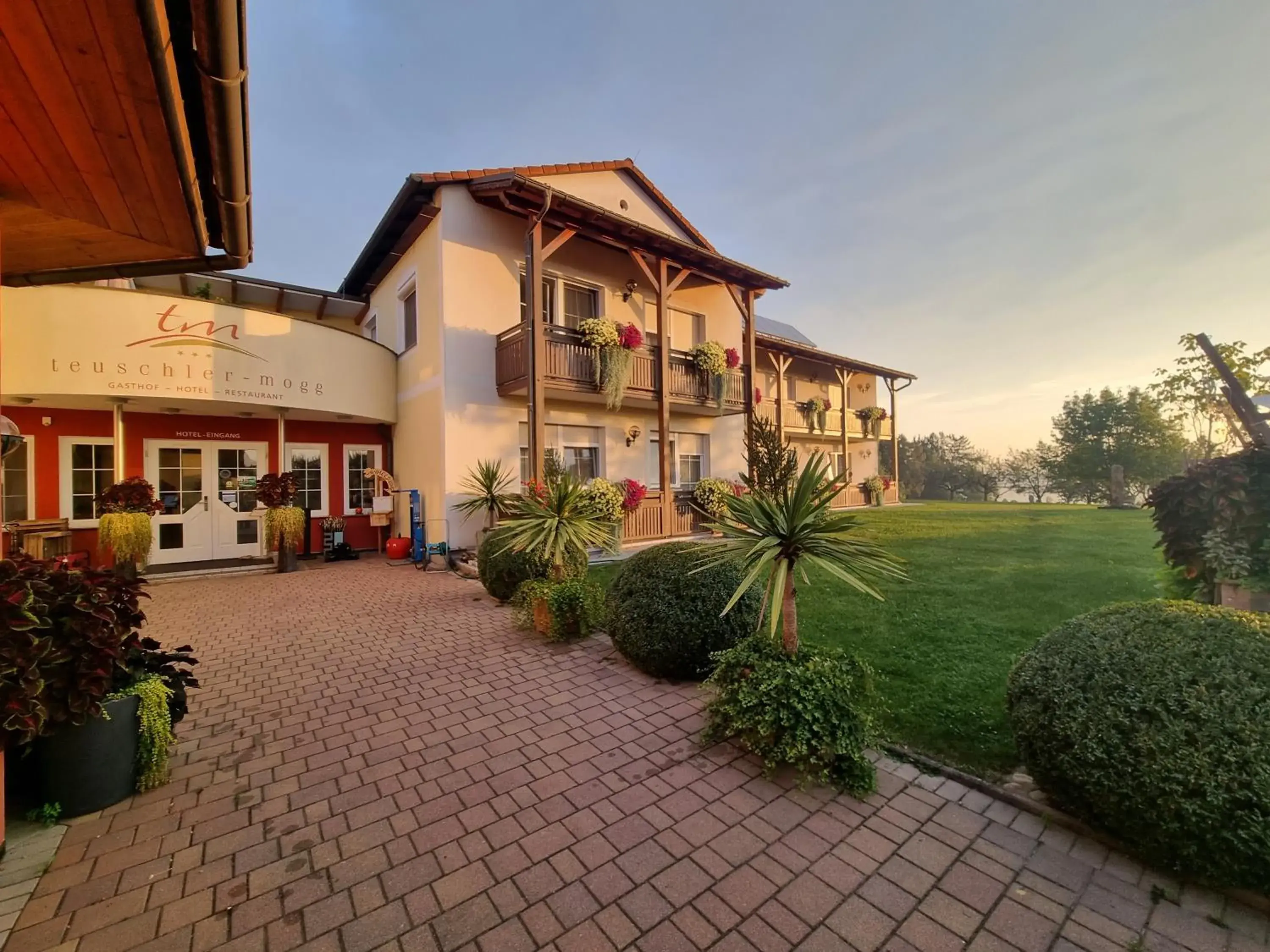 Hotel-Restaurant Teuschler-Mogg Bad Waltersdorf inklusiv Genusscard Hotel-Restaurant Teuschler-Mogg Bad Waltersdorf inklusiv Genusscard