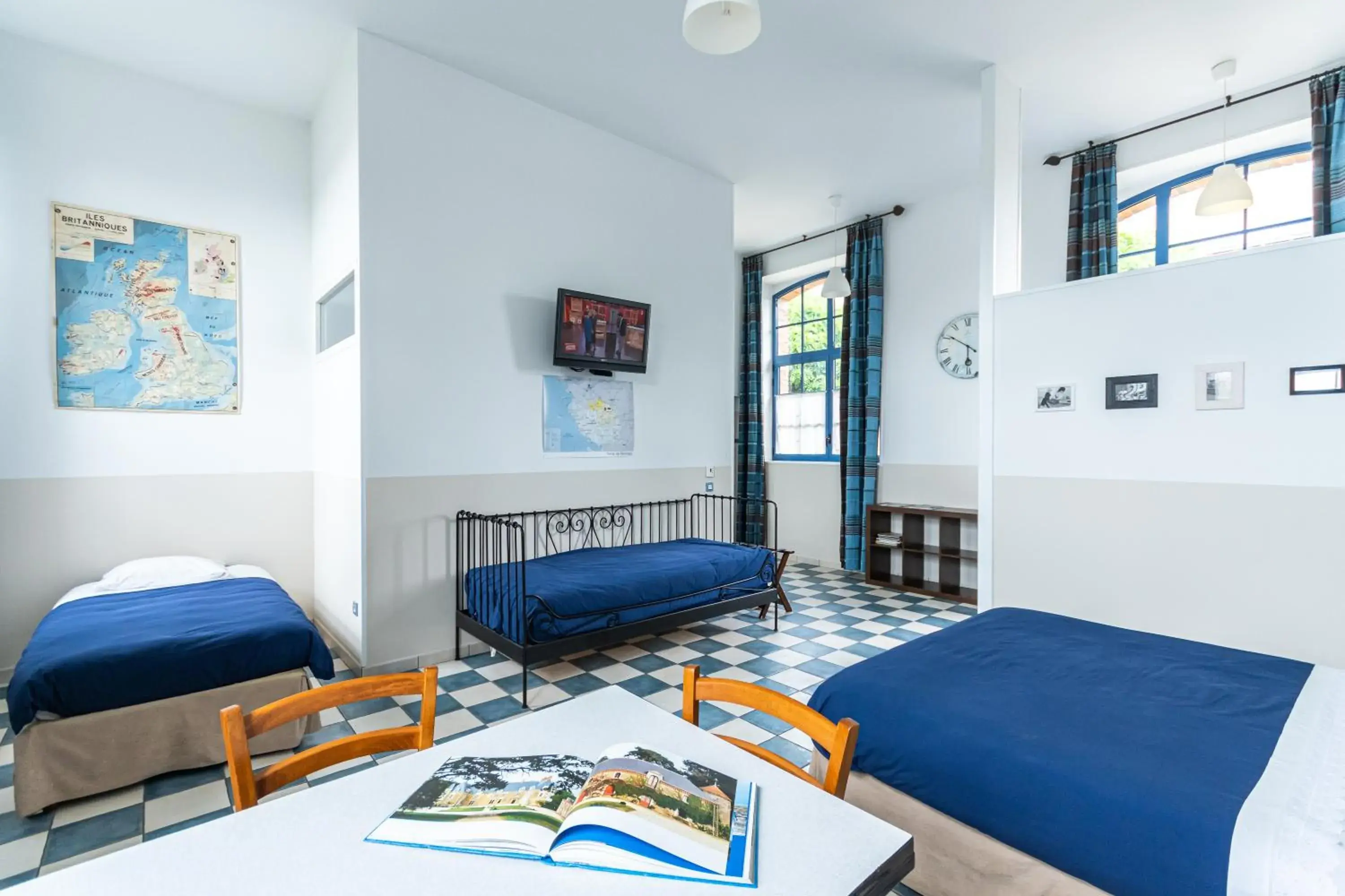 Family Suite - single occupancy in Le DOMAINE DES ECOLIERS B&B Family Suite - single occupancy in Le DOMAINE DES ECOLIERS B&B