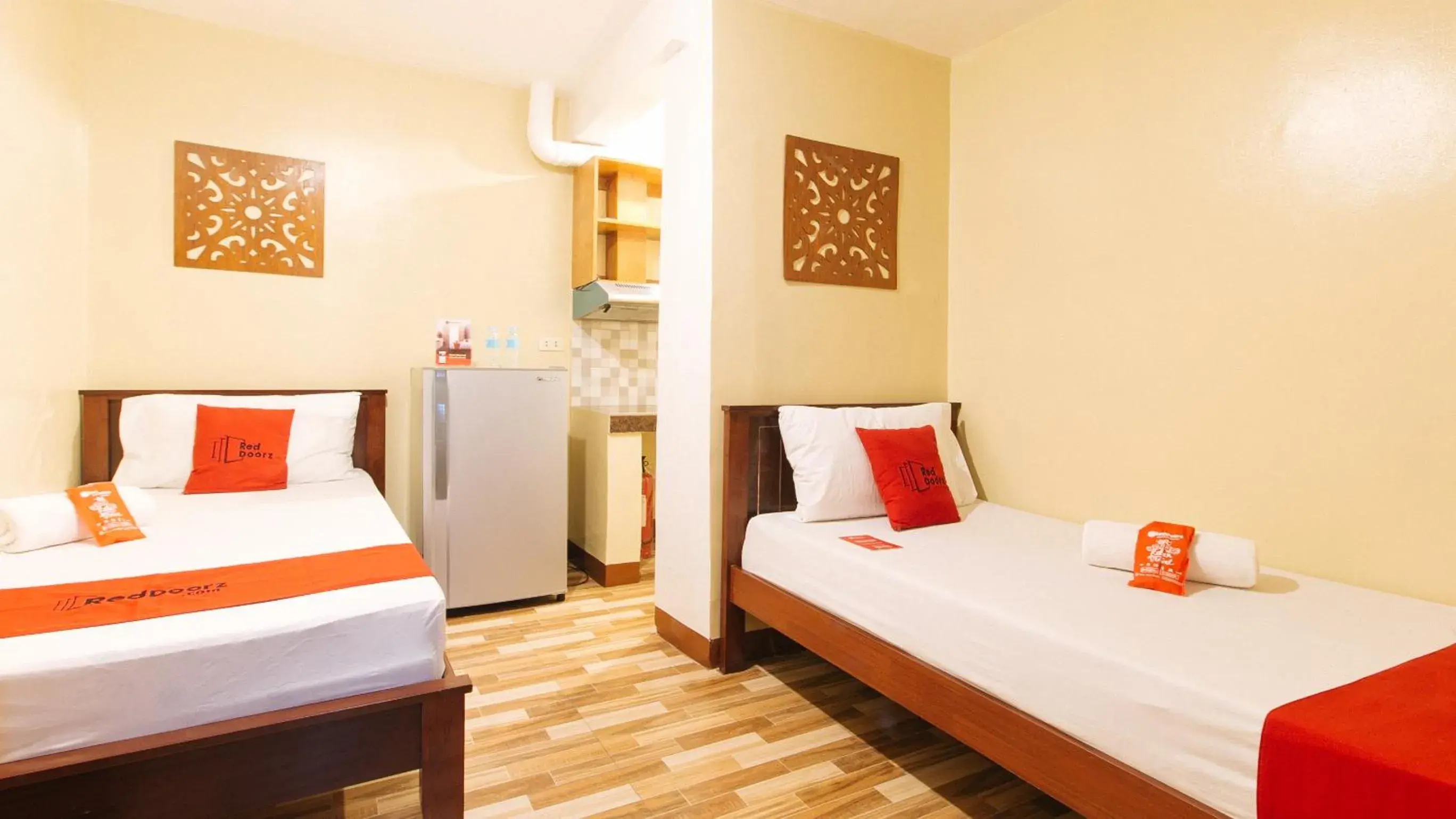Twin Room in RedDoorz near PNR Espana Station Twin Room in RedDoorz near PNR Espana Station
