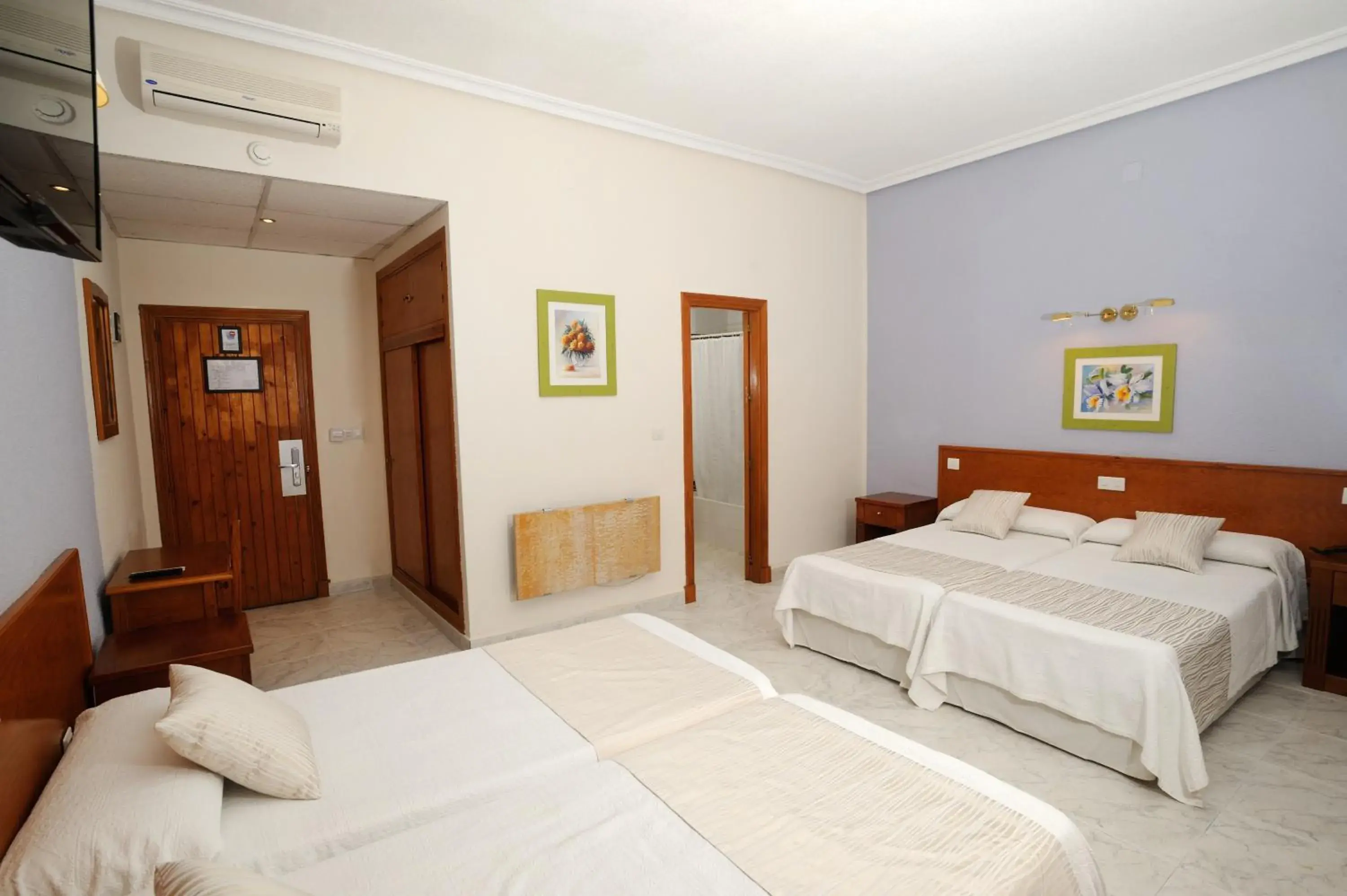Quadruple Room in Hotel Complejo Los Rosales Quadruple Room in Hotel Complejo Los Rosales
