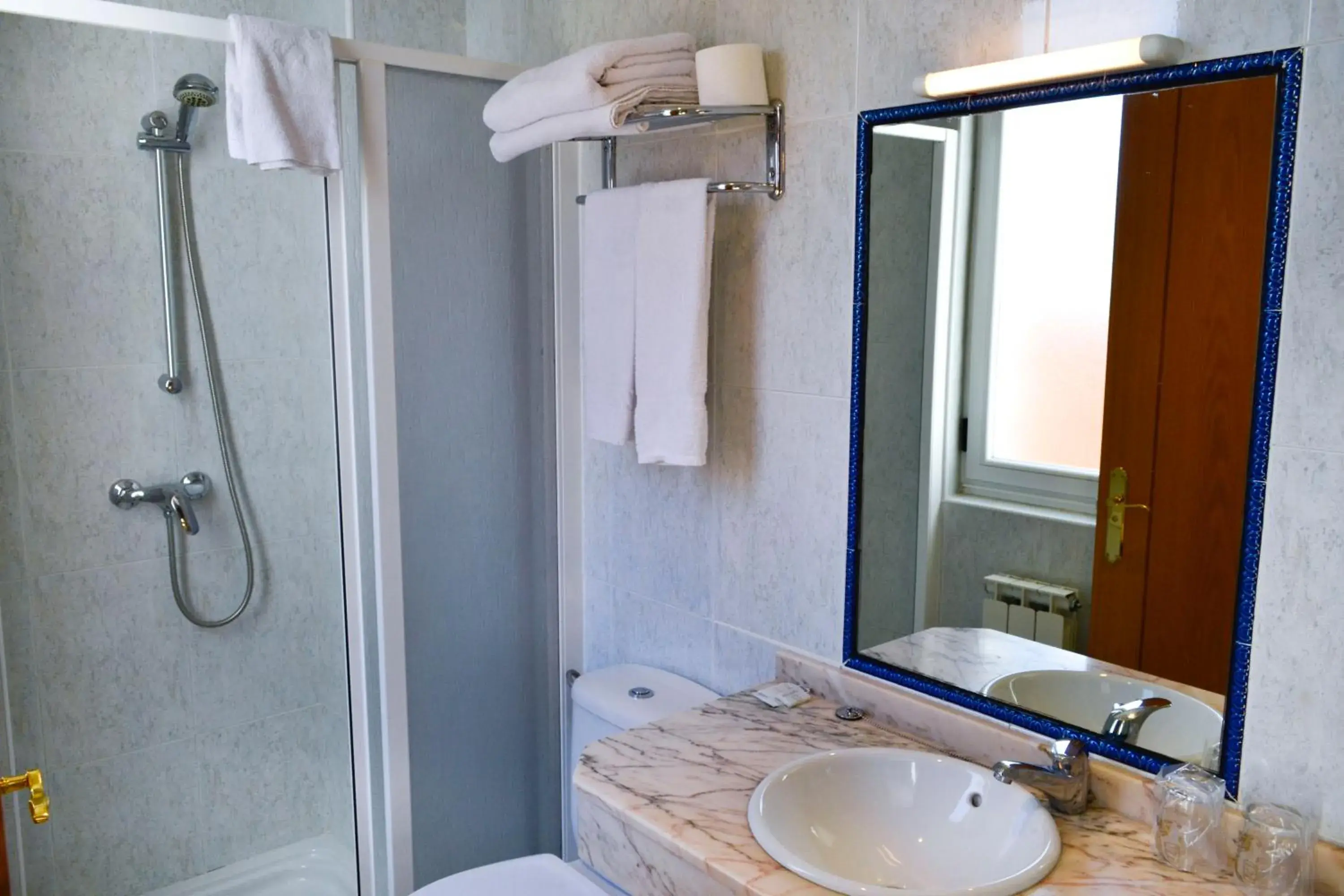 Single Room in Alda Vía de la Plata Rooms Single Room in Alda Vía de la Plata Rooms