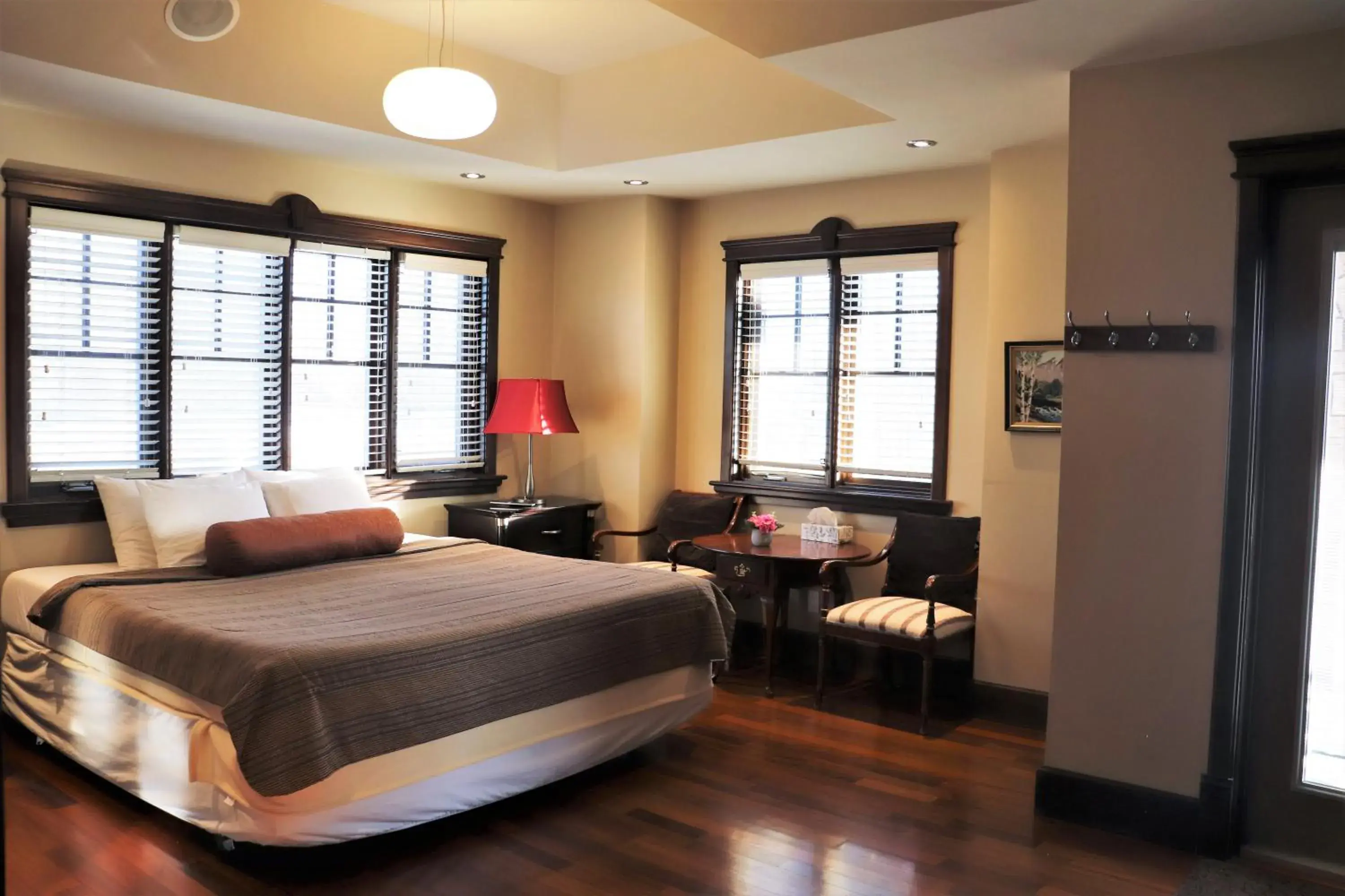 King Suite with Balcony in Westmount River Inn King Suite with Balcony in Westmount River Inn