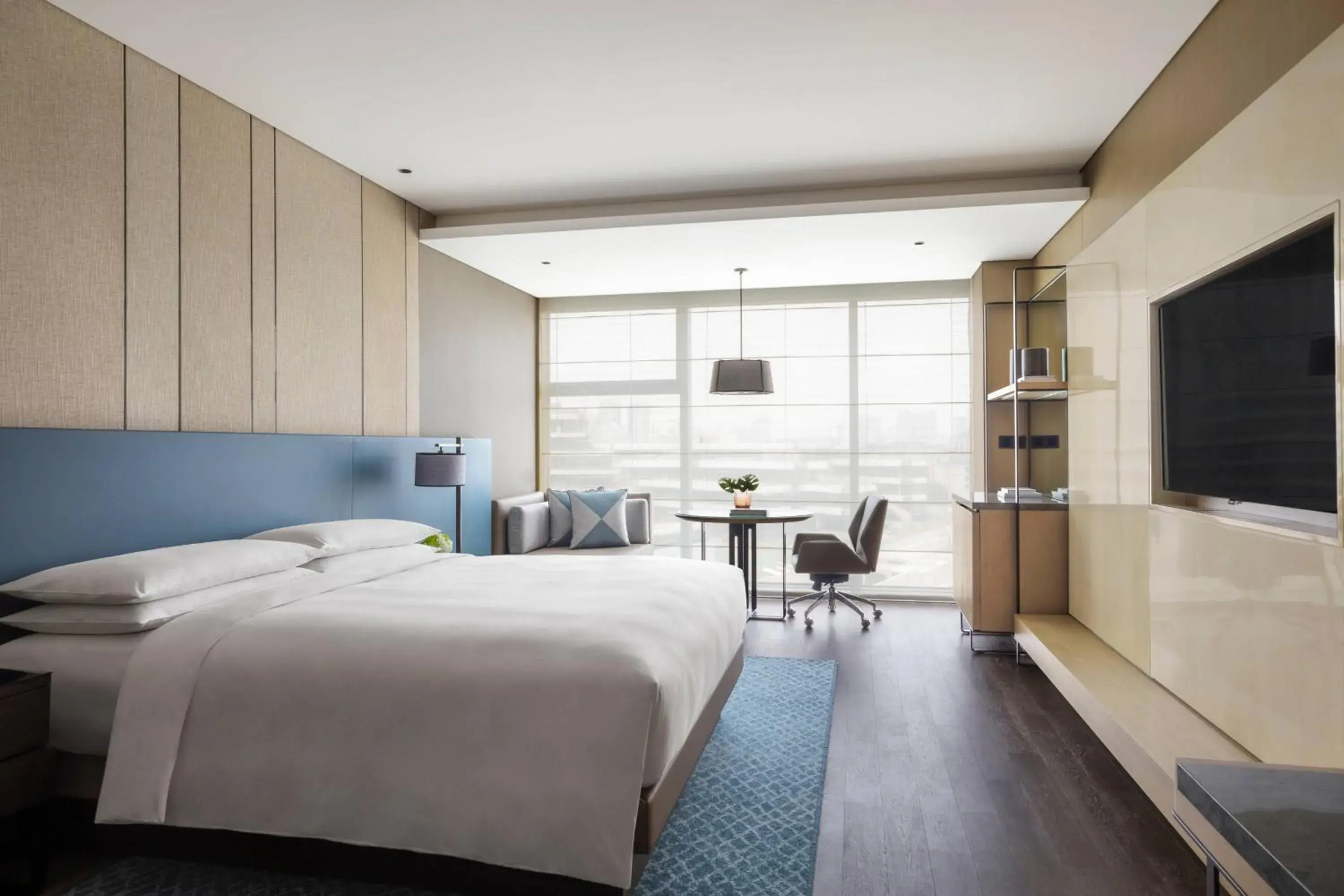 Executive level, Guest room, 1 King in Xuzhou Marriott Hotel Lakeview Executive level, Guest room, 1 King in Xuzhou Marriott Hotel Lakeview