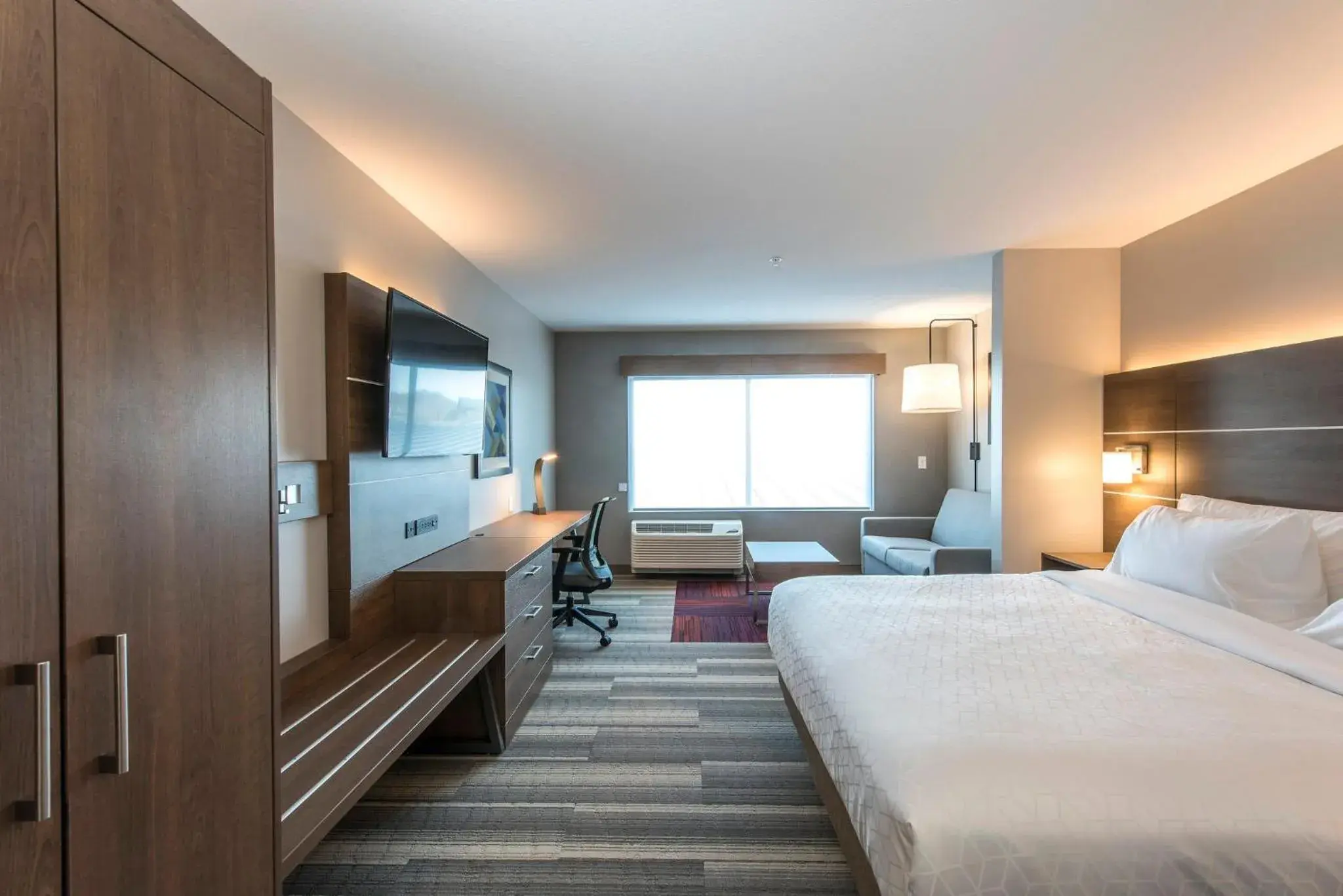 King Suite - Disability Access in Holiday Inn Express & Suites - Phoenix North - Happy Valley by IHG King Suite - Disability Access in Holiday Inn Express & Suites - Phoenix North - Happy Valley by IHG