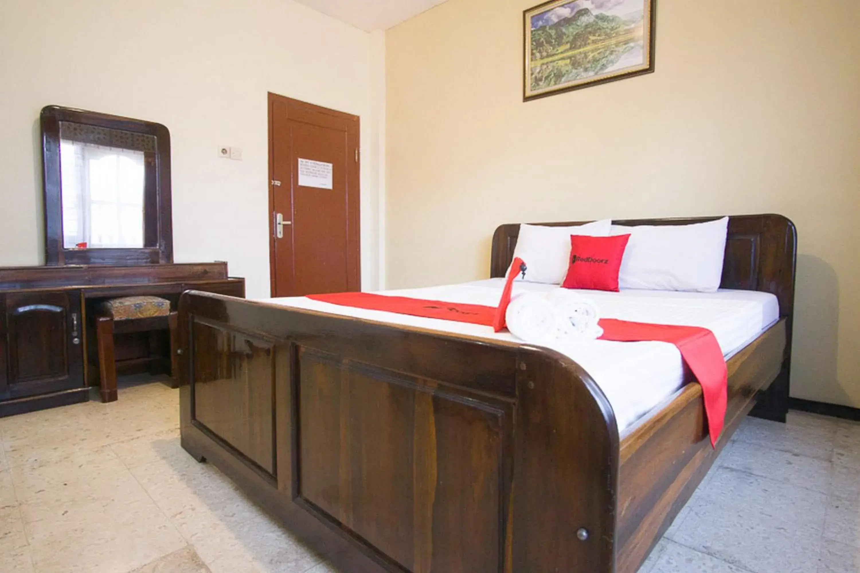 Double Room in RedDoorz Syariah @ Jalan Gajah Mada Double Room in RedDoorz Syariah @ Jalan Gajah Mada