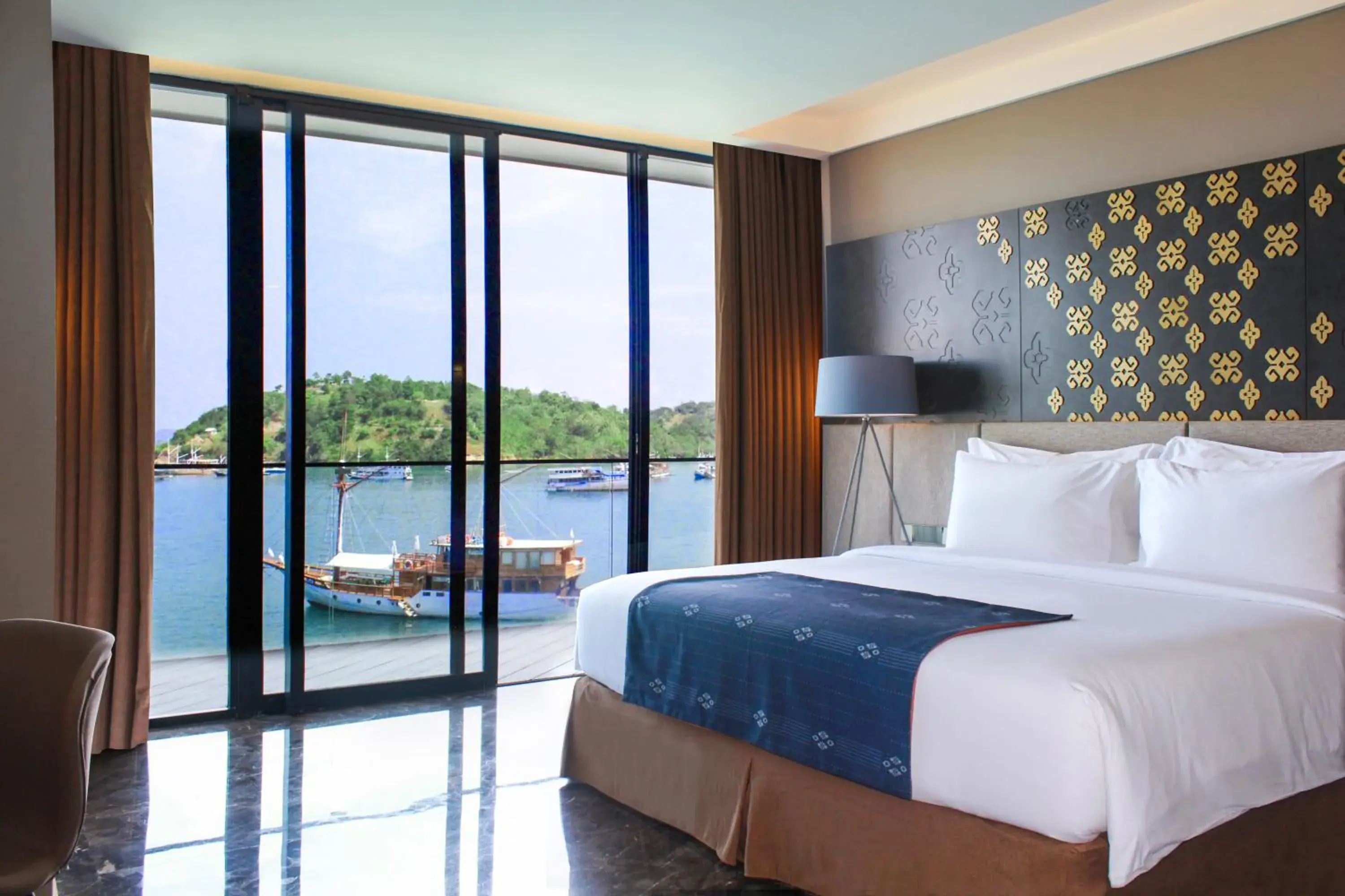 The Horizon Sea View with Airport Transfer in Meruorah Komodo Labuan Bajo The Horizon Sea View with Airport Transfer in Meruorah Komodo Labuan Bajo