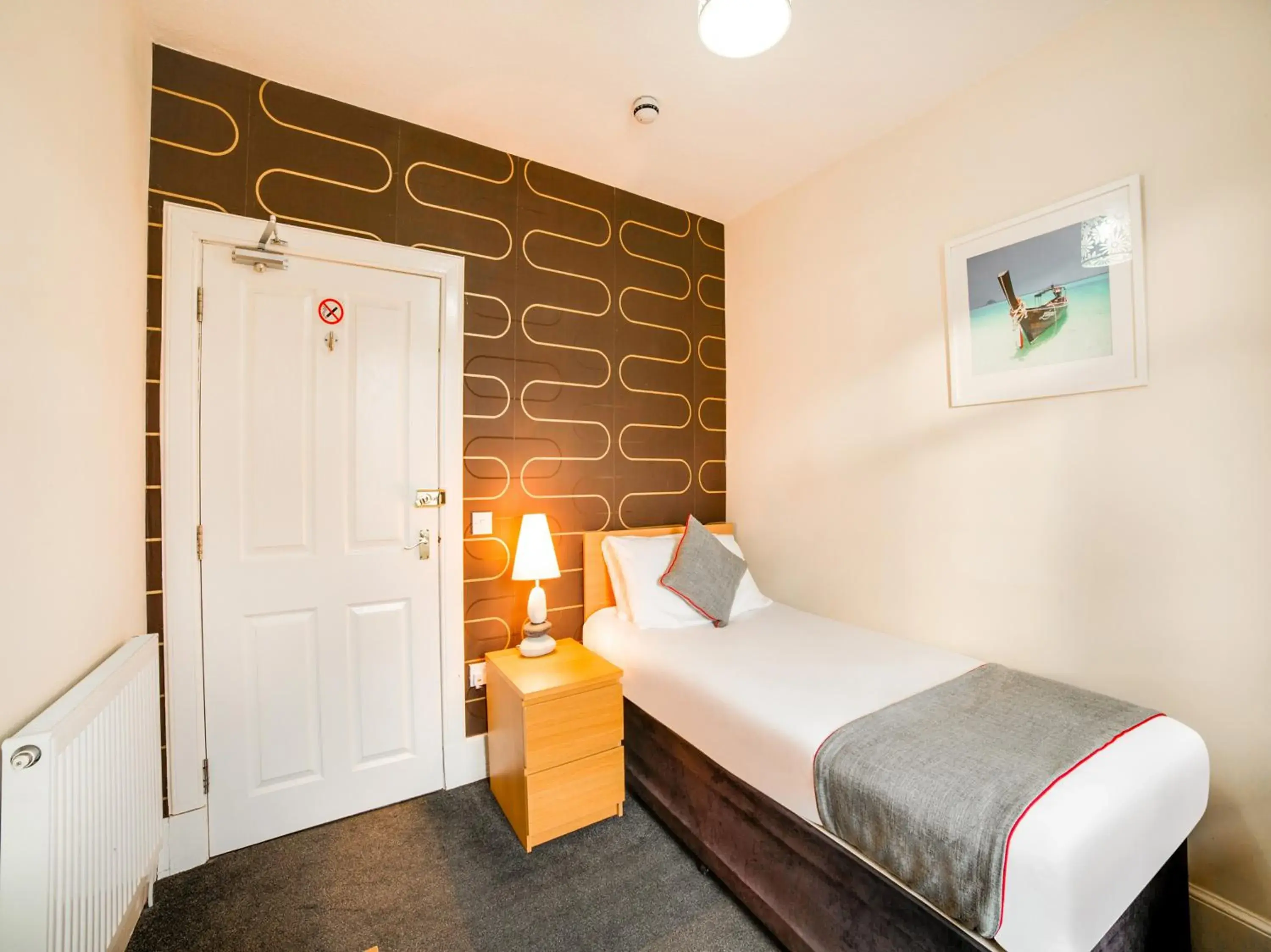 Standard Single Room with Shared Bathroom in OYO Braeriach Hotel, Highlands Scotland Standard Single Room with Shared Bathroom in OYO Braeriach Hotel, Highlands Scotland