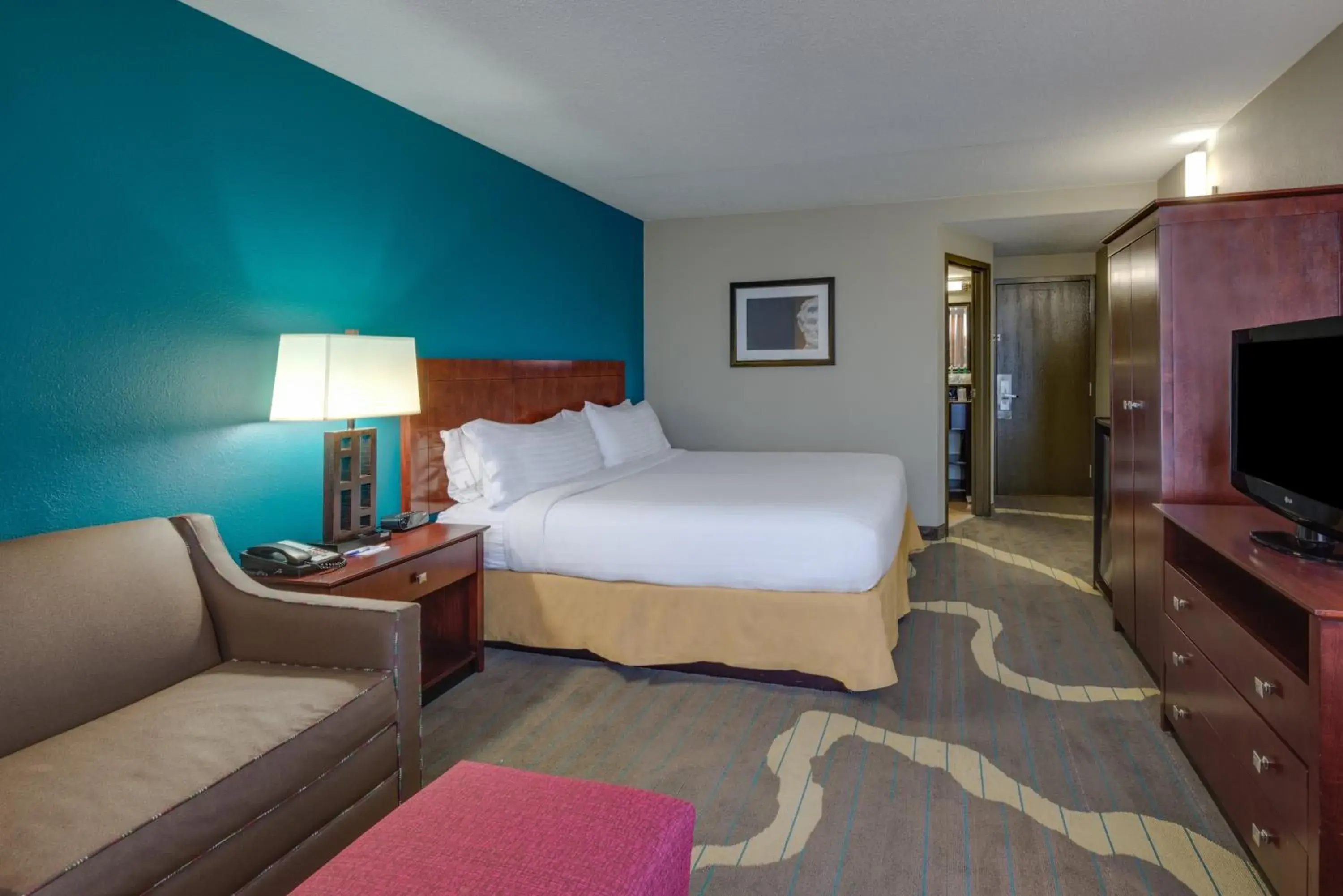 Standard King Room with Sofa Bed - single occupancy in Holiday Inn Express Washington DC East- Andrews AFB by IHG Standard King Room with Sofa Bed - single occupancy in Holiday Inn Express Washington DC East- Andrews AFB by IHG