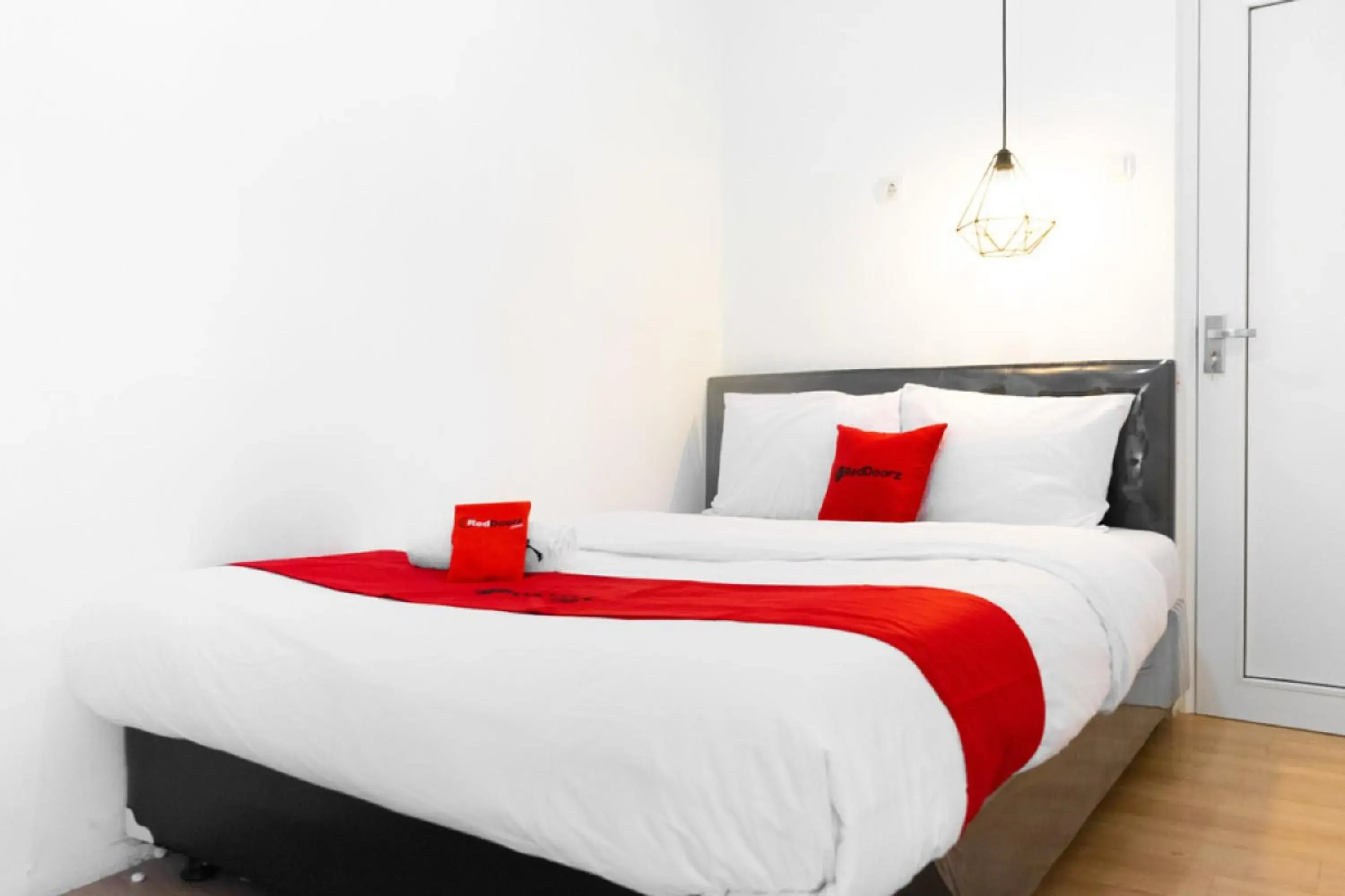 Double Room in RedDoorz near Sam Poo Kong 3 Semarang Double Room in RedDoorz near Sam Poo Kong 3 Semarang