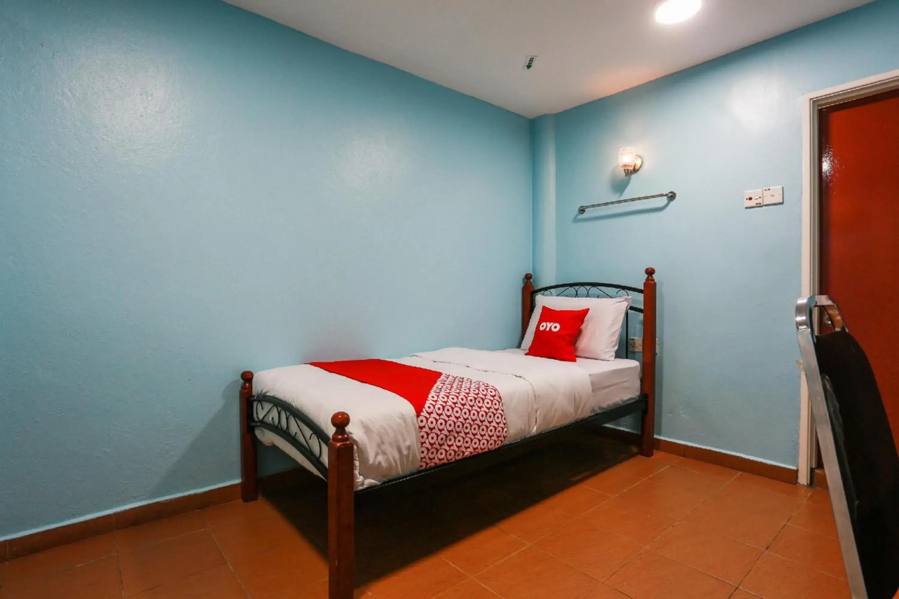 Deluxe Single Room - single occupancy in OYO 44094 Bangi Lanai Hotel Deluxe Single Room - single occupancy in OYO 44094 Bangi Lanai Hotel