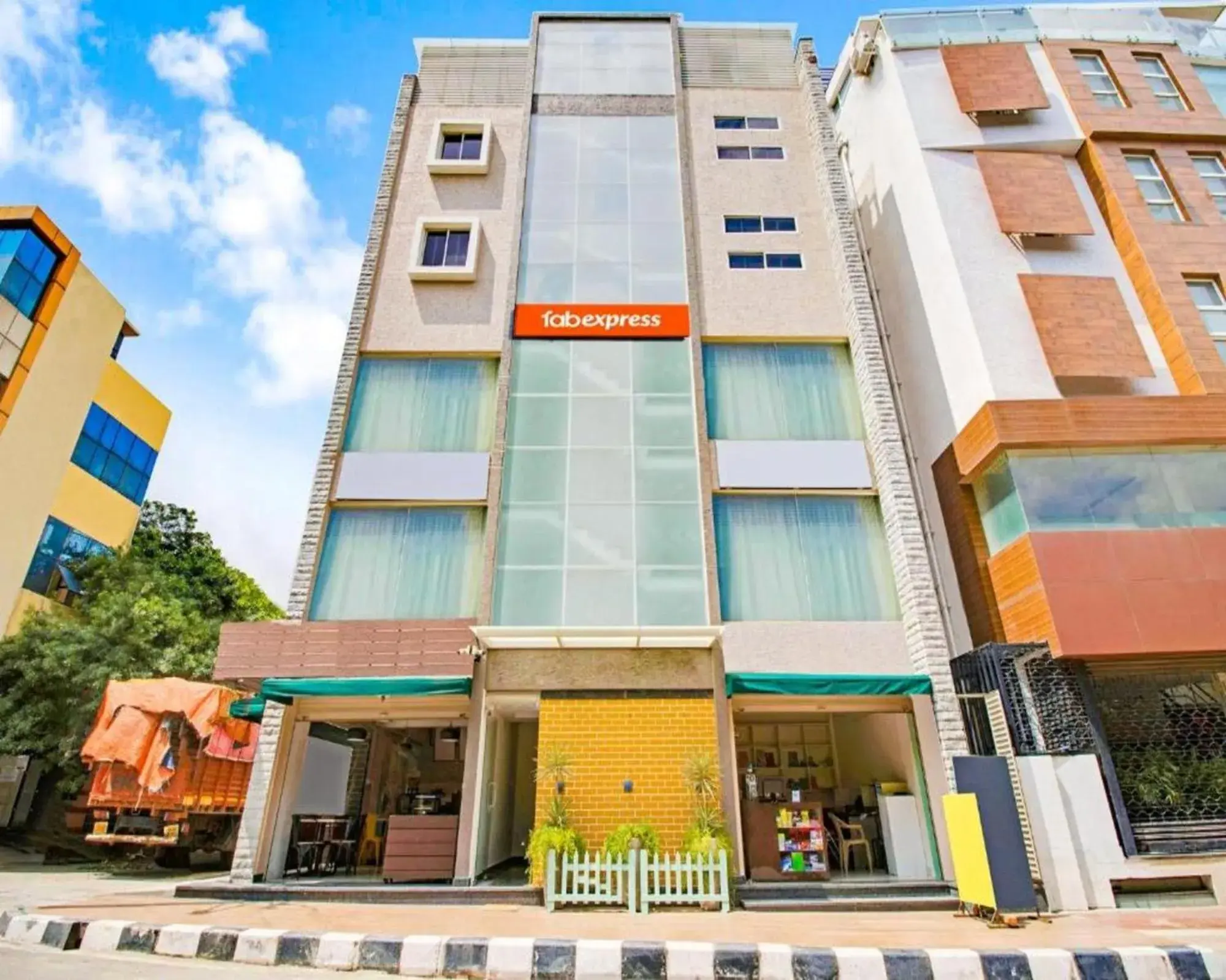 FabExpress Kings Suites HRBR Layout - Nr Manyata Tech Park FabExpress Kings Suites HRBR Layout - Nr Manyata Tech Park