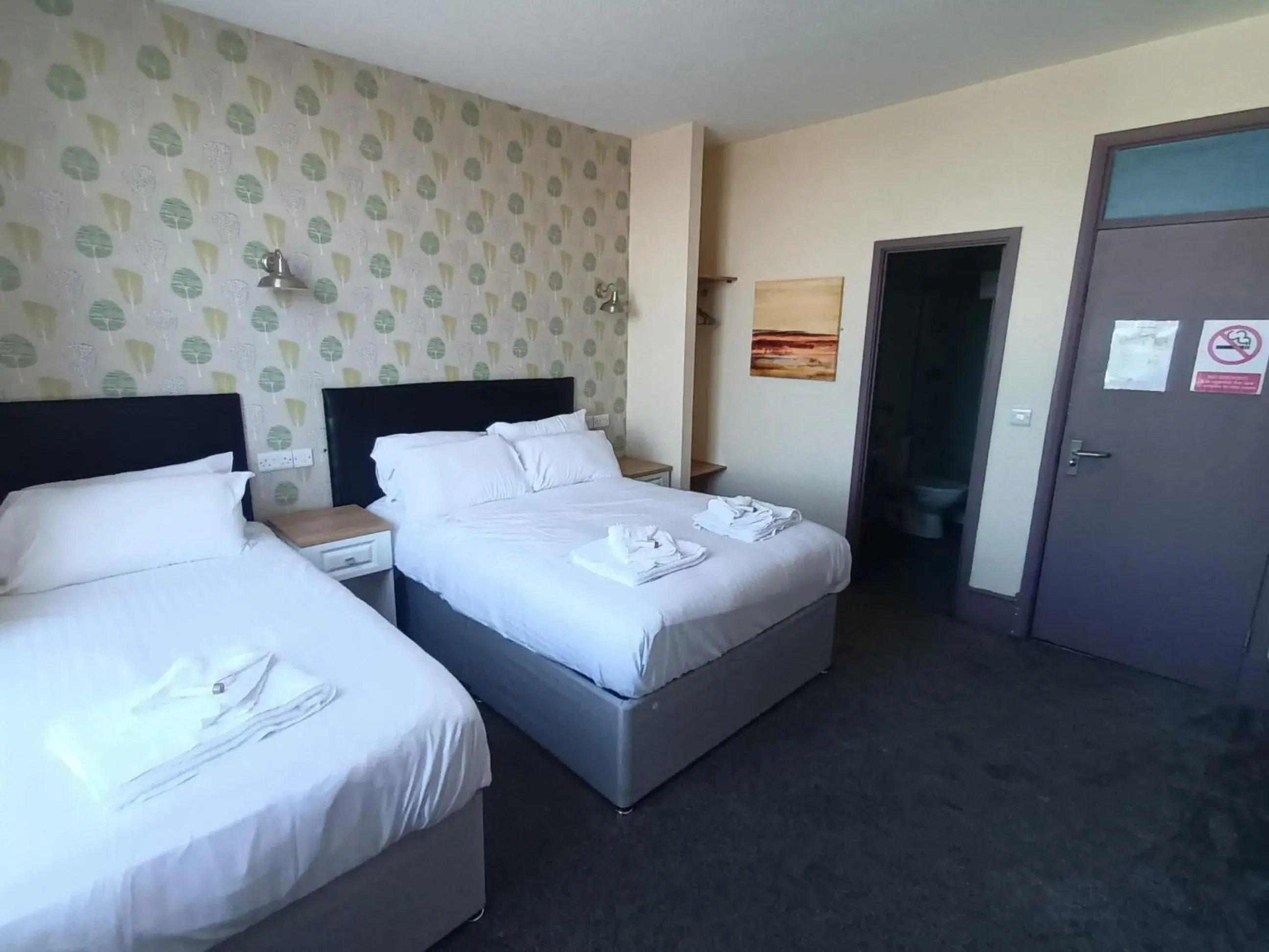 Family Room in The Saltley Inn Family Room in The Saltley Inn