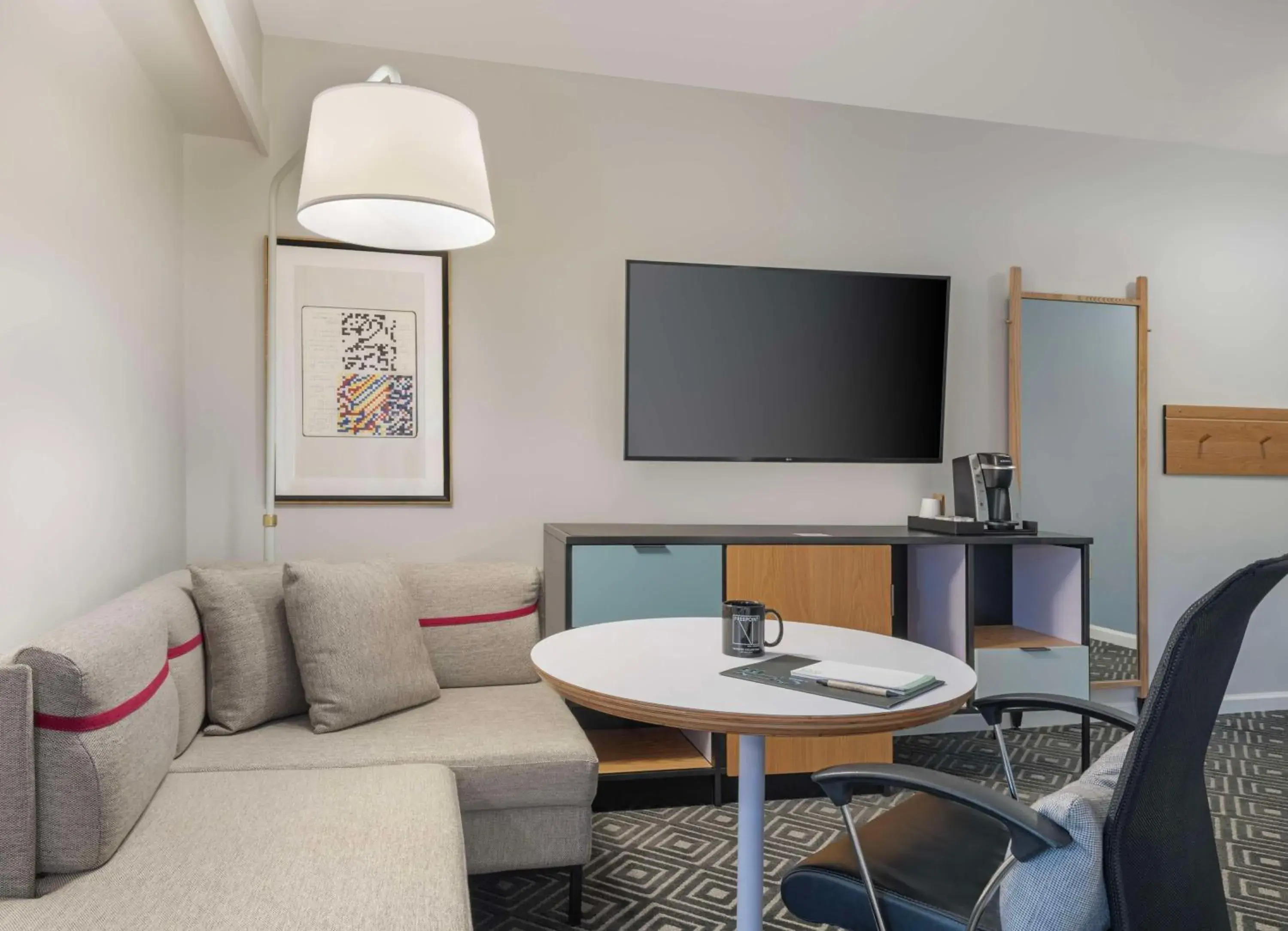 Deluxe Corner King Room in Freepoint Hotel Cambridge, Tapestry Collection by Hilton Deluxe Corner King Room in Freepoint Hotel Cambridge, Tapestry Collection by Hilton