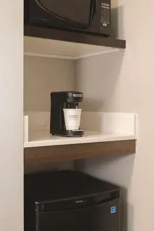 Business Queen Room with Two Queen Beds - Non-Smoking in La Quinta Inn & Suites by Wyndham Braselton Business Queen Room with Two Queen Beds - Non-Smoking in La Quinta Inn & Suites by Wyndham Braselton