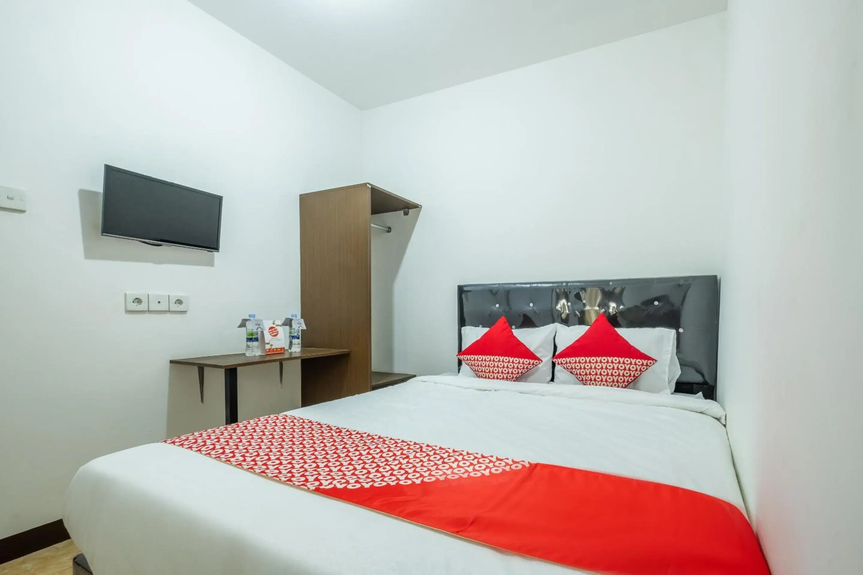 Standard Double Room in Super OYO 1460 Anyelir Residence Standard Double Room in Super OYO 1460 Anyelir Residence