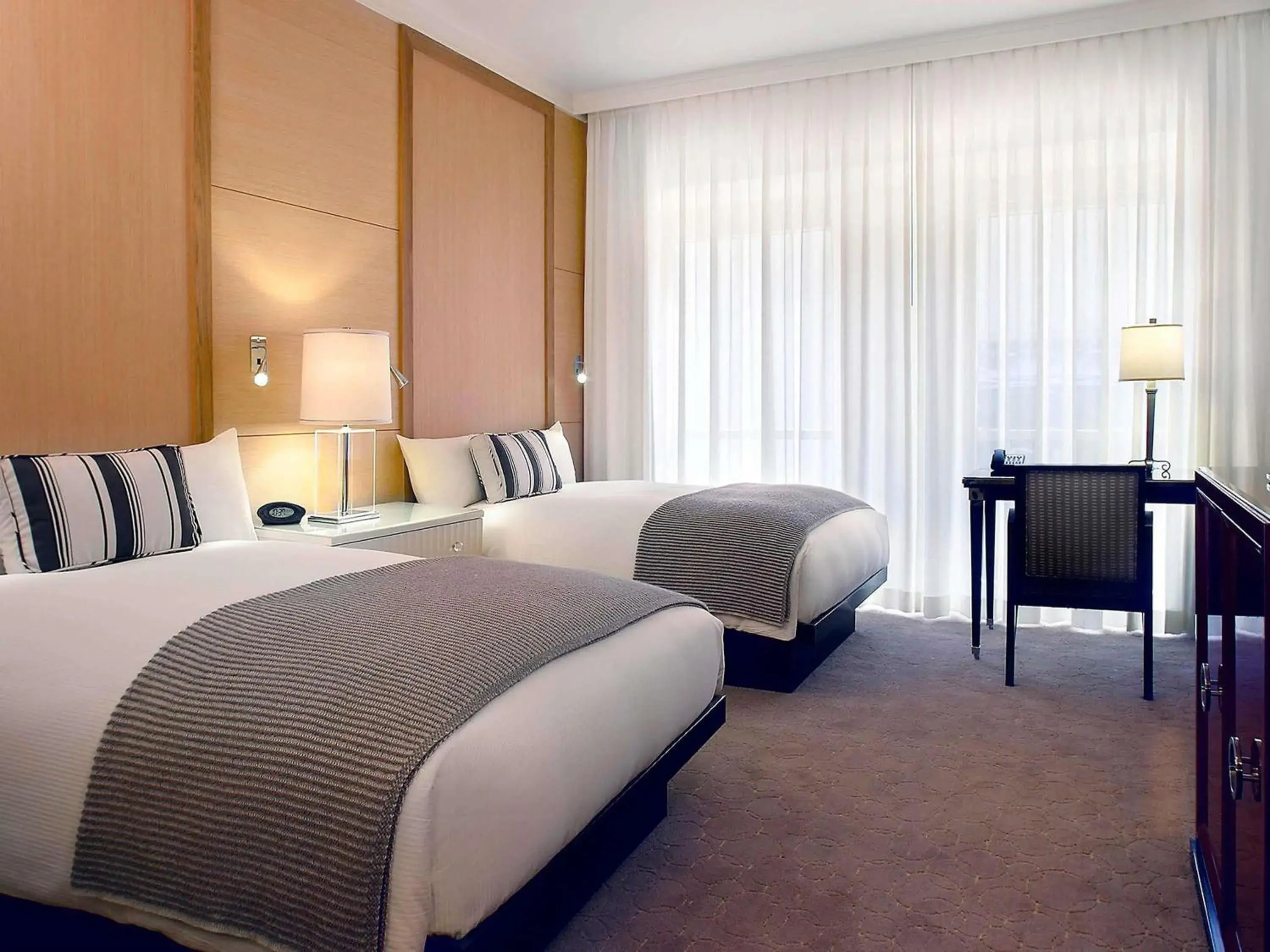 Superior Queen Room with Two Queen Beds and Street View in Hotel Sofitel Los Angeles at Beverly Hills Superior Queen Room with Two Queen Beds and Street View in Hotel Sofitel Los Angeles at Beverly Hills
