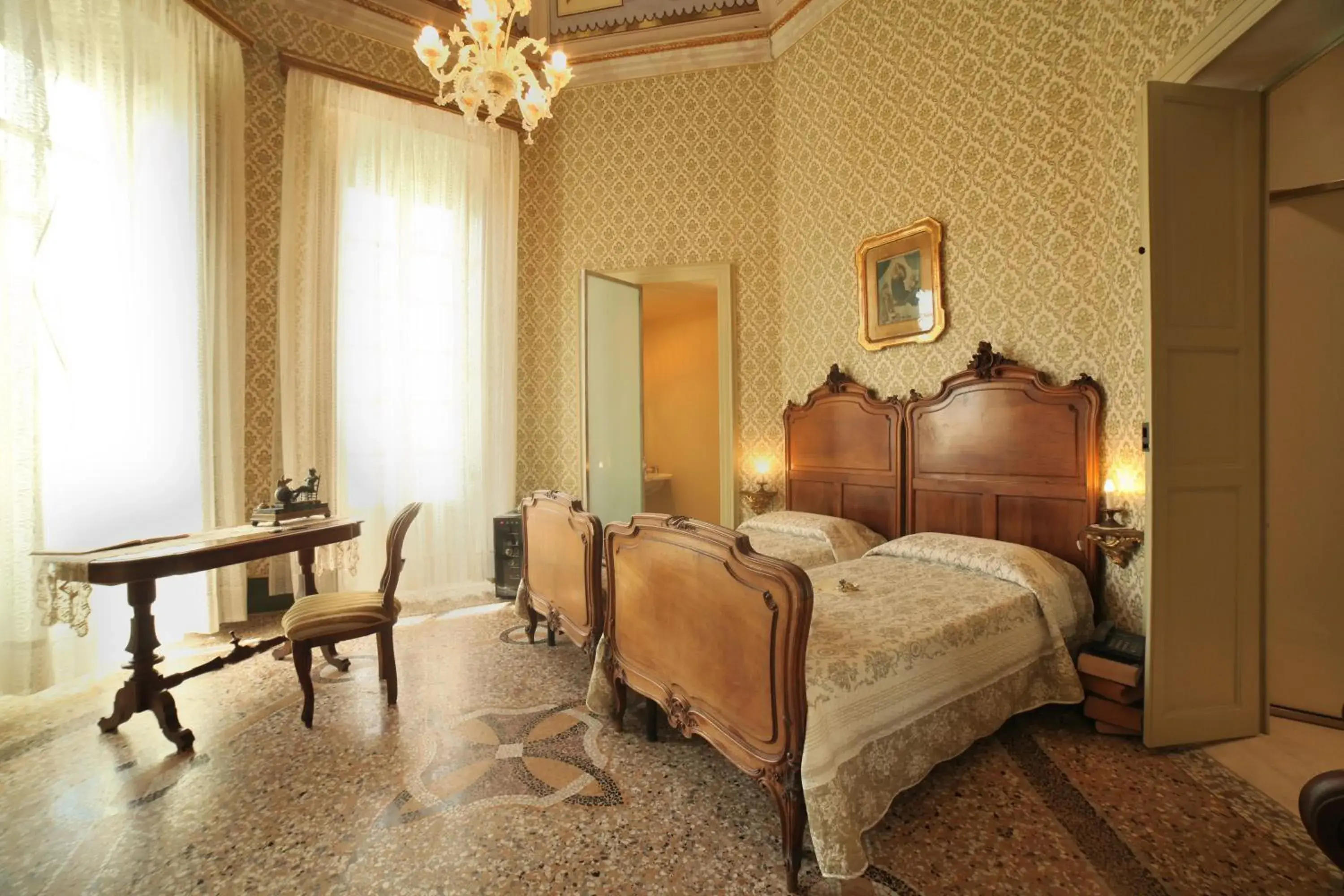 Superior Double or Twin Room with City View in Residenza d'Epoca Regina d'Arborea Superior Double or Twin Room with City View in Residenza d'Epoca Regina d'Arborea