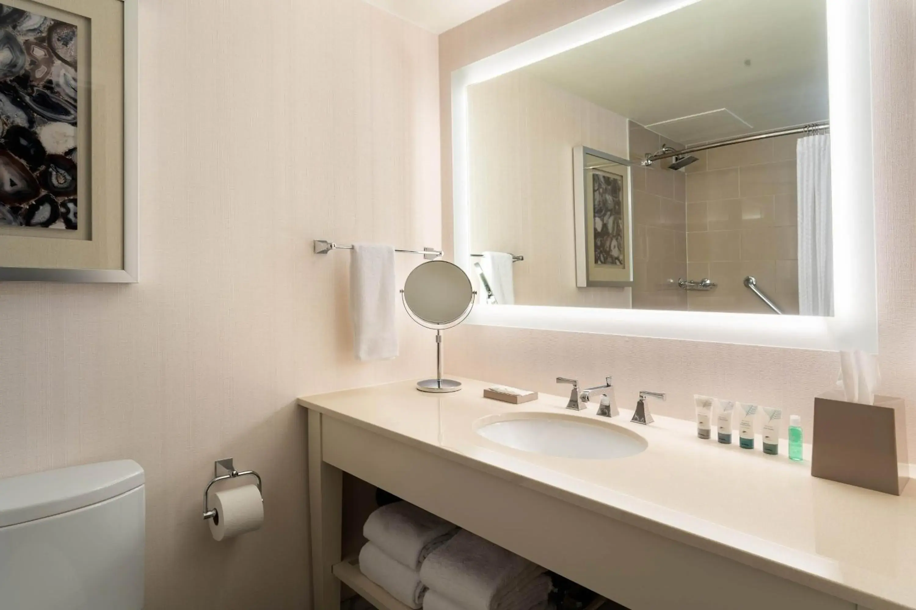 Traditional Queen Room with Two Queen Beds - Hearing Accessible in The Westin Atlanta Airport Traditional Queen Room with Two Queen Beds - Hearing Accessible in The Westin Atlanta Airport