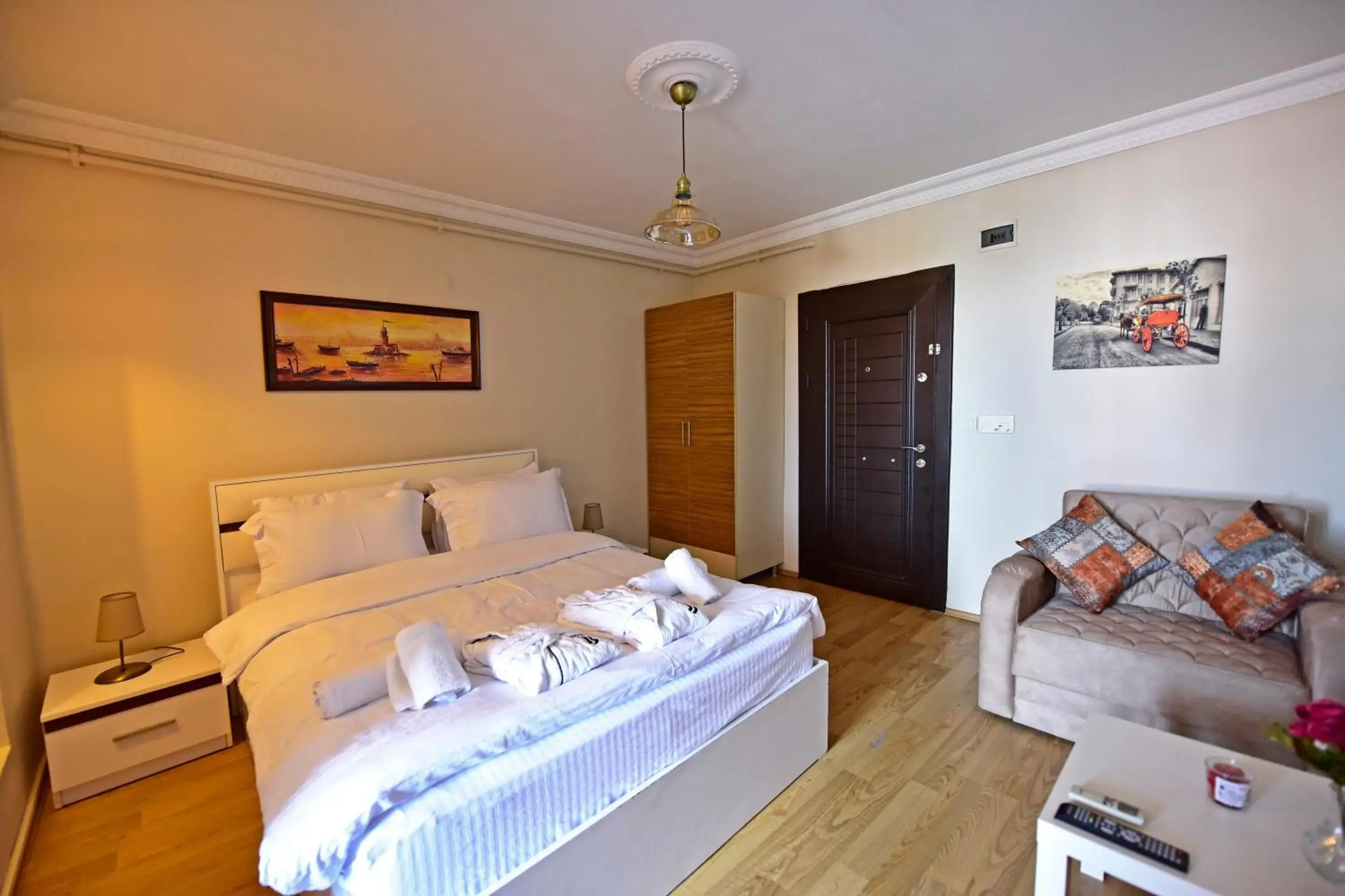 Classic Triple Room in Sunshine Taksim Suite Classic Triple Room in Sunshine Taksim Suite