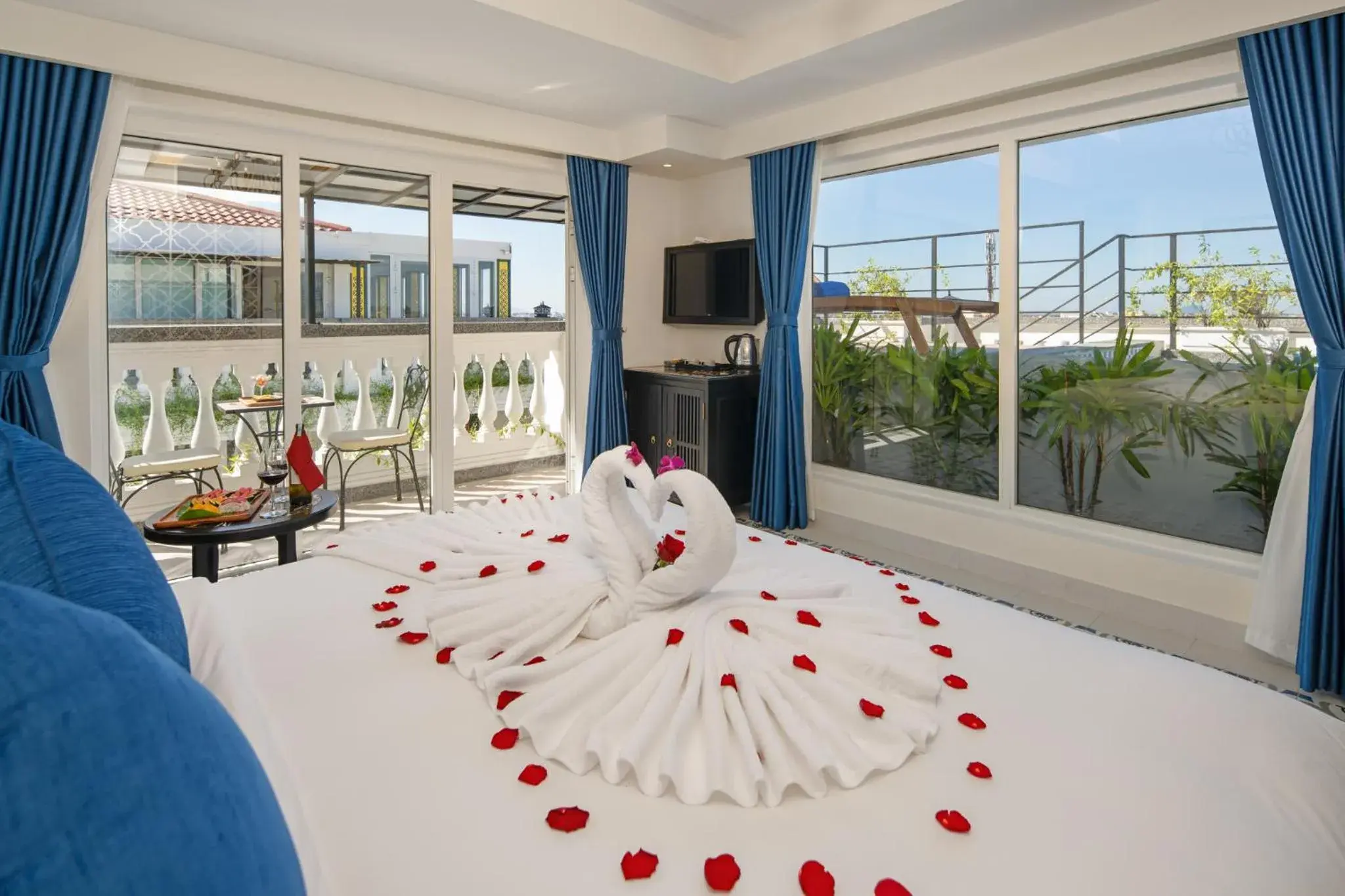 Blue Sky Family Suite with Private Pool & City View in Hoi An Blue Sky Boutique Hotel & Spa Blue Sky Family Suite with Private Pool & City View in Hoi An Blue Sky Boutique Hotel & Spa