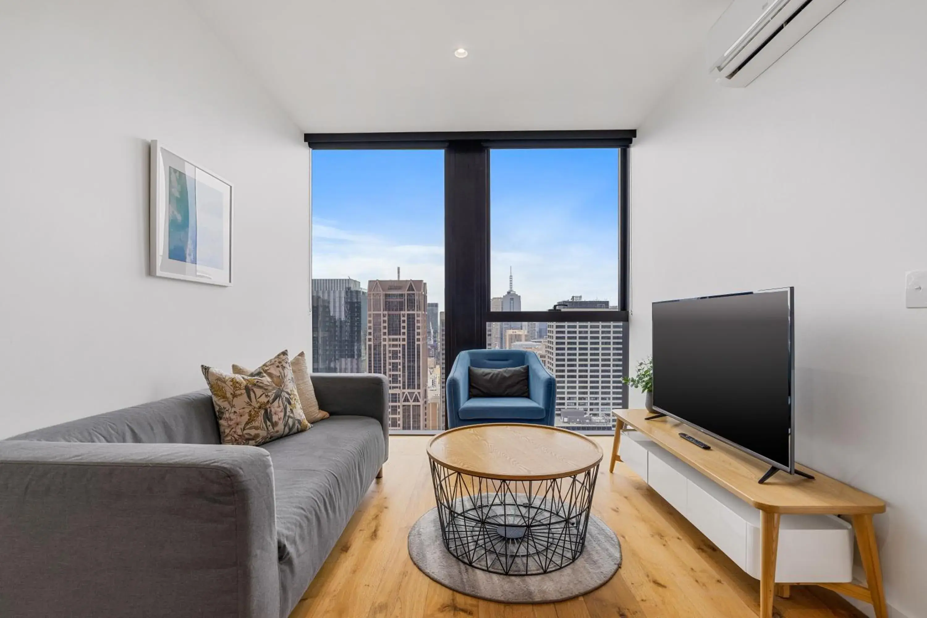 One Bedroom City View Apartment in Collins House Apartments by CLLIX One Bedroom City View Apartment in Collins House Apartments by CLLIX