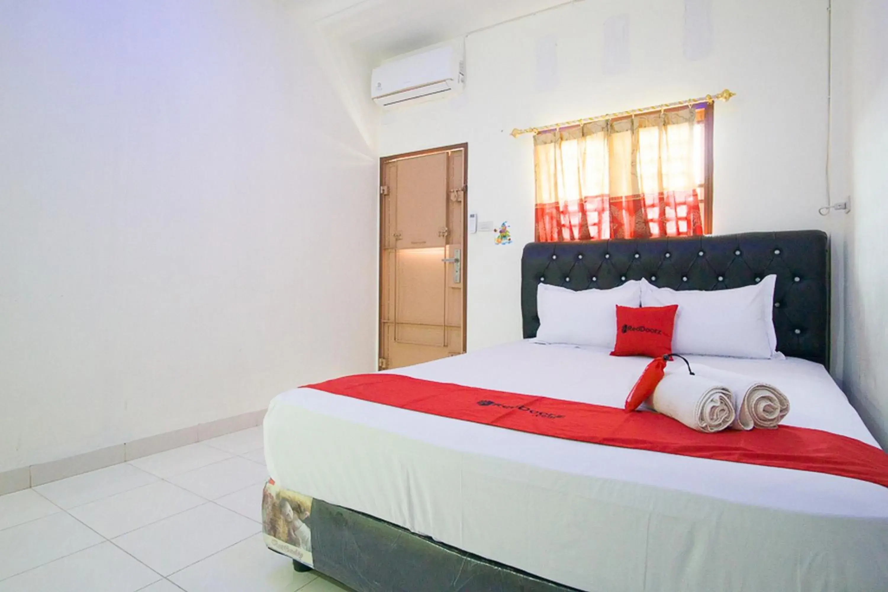 Standard Double Room in RedDoorz @ Pematangsiantar 2 Standard Double Room in RedDoorz @ Pematangsiantar 2