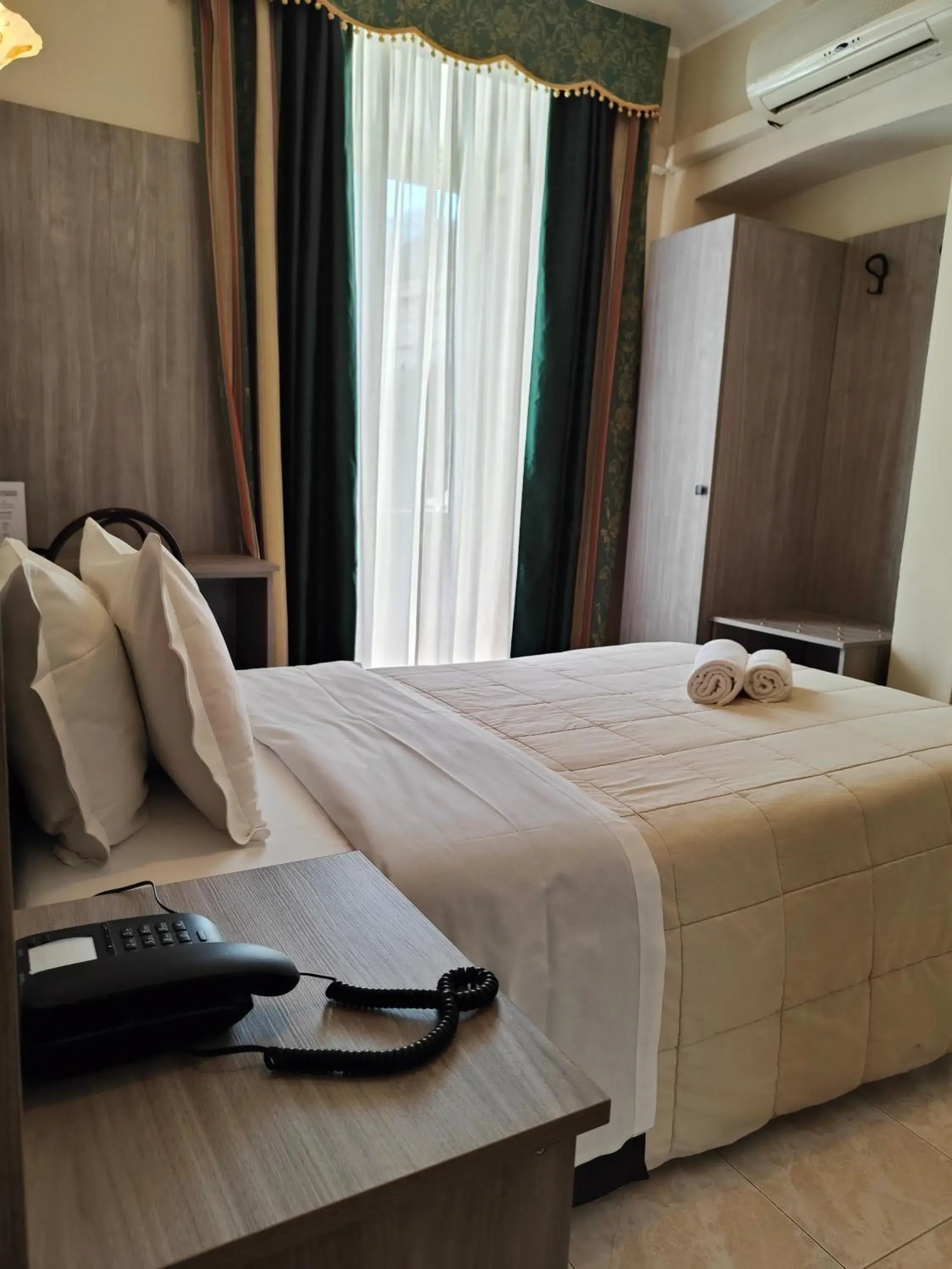 Single Room in Hotel Romano Single Room in Hotel Romano