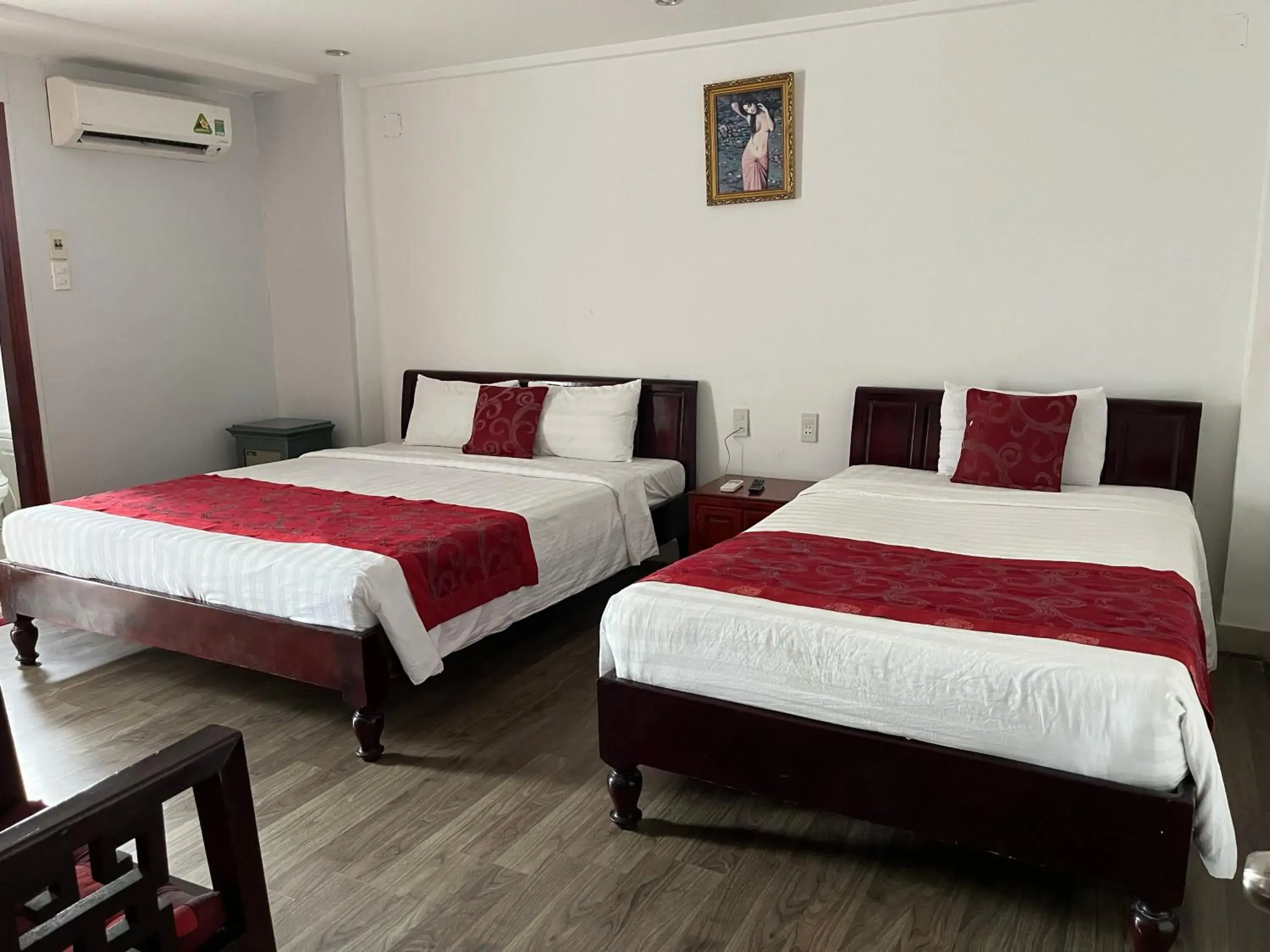 Triple Room with Shower in Hong Thien 1 Hotel Triple Room with Shower in Hong Thien 1 Hotel