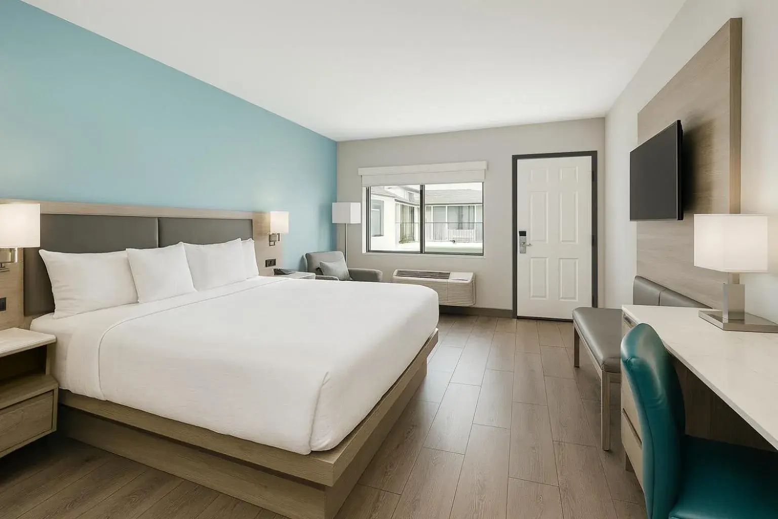 King Room- Non-Smoking in Travelodge by Wyndham LAX King Room- Non-Smoking in Travelodge by Wyndham LAX