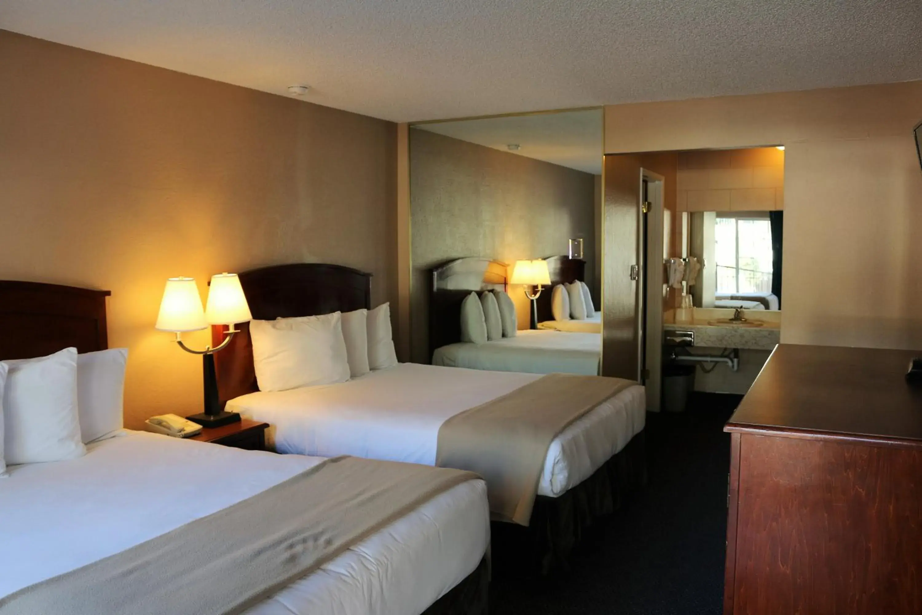 Double Queen Room - Non Smoking in Bluelake Inn @ Heavenly Village Double Queen Room - Non Smoking in Bluelake Inn @ Heavenly Village