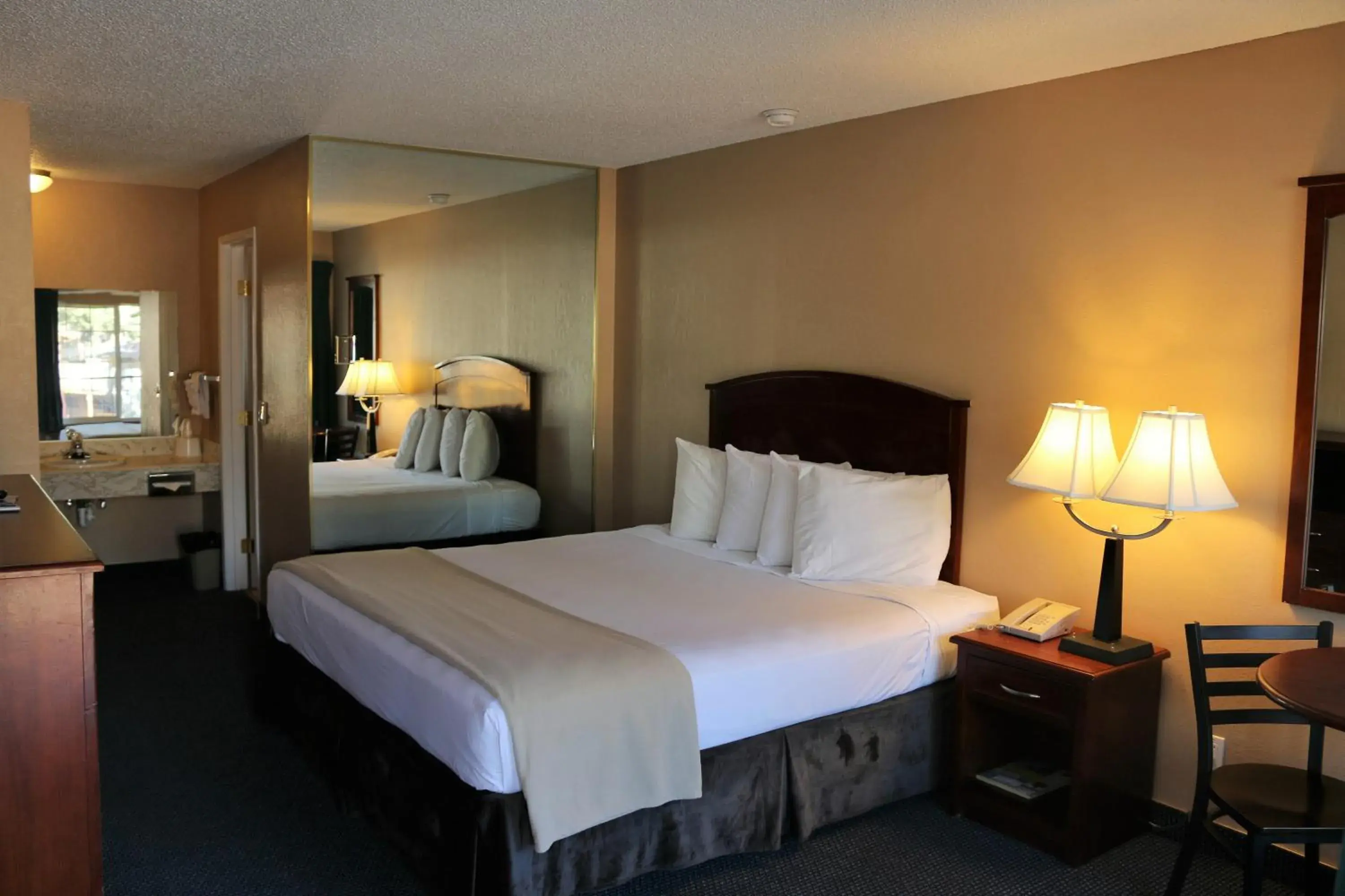 King Room - Non Smoking in Bluelake Inn @ Heavenly Village King Room - Non Smoking in Bluelake Inn @ Heavenly Village