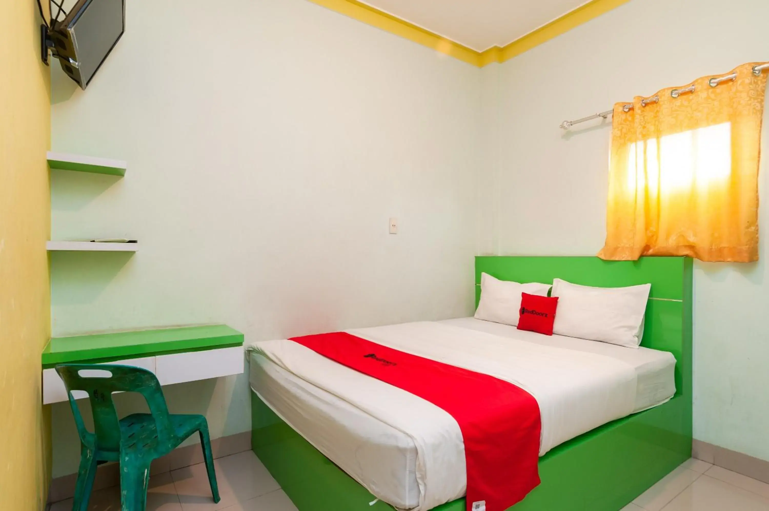 Standard Double Room in RedDoorz Syariah At Dinda Residence Standard Double Room in RedDoorz Syariah At Dinda Residence