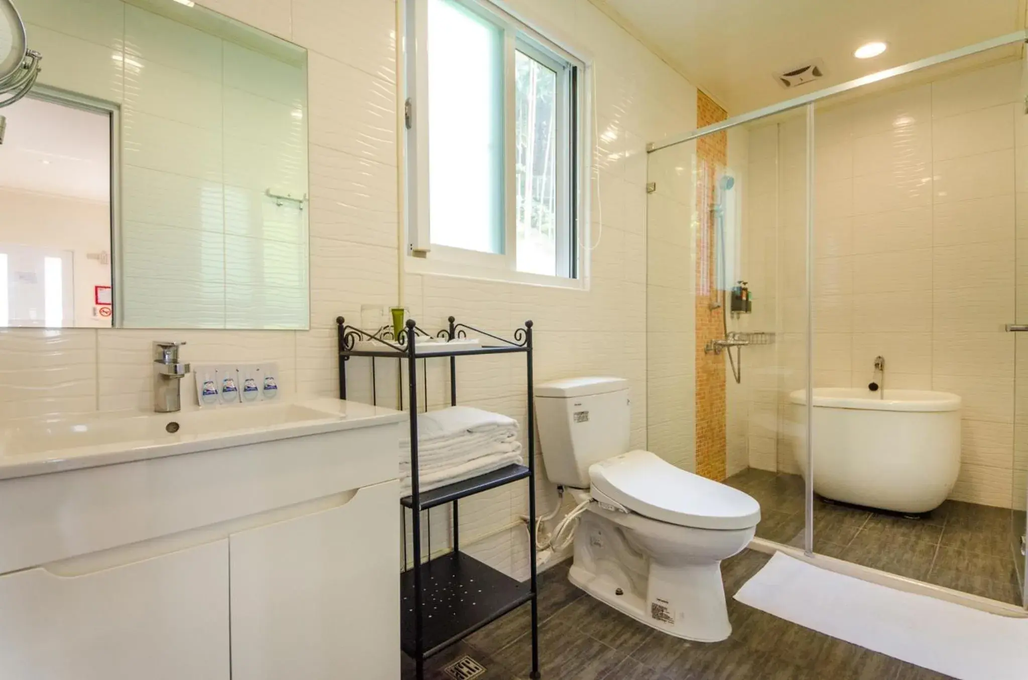 Standard Quadruple Room in Butchard Villas Standard Quadruple Room in Butchard Villas